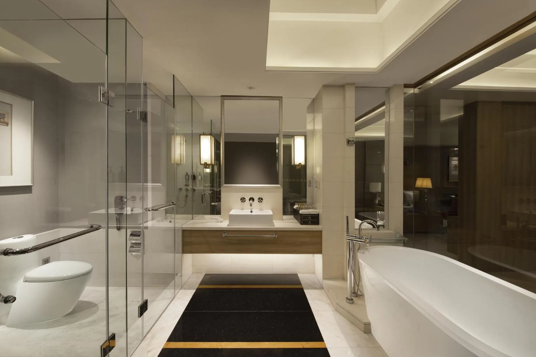 Toilet in Dongguan Royal Garden Hotel