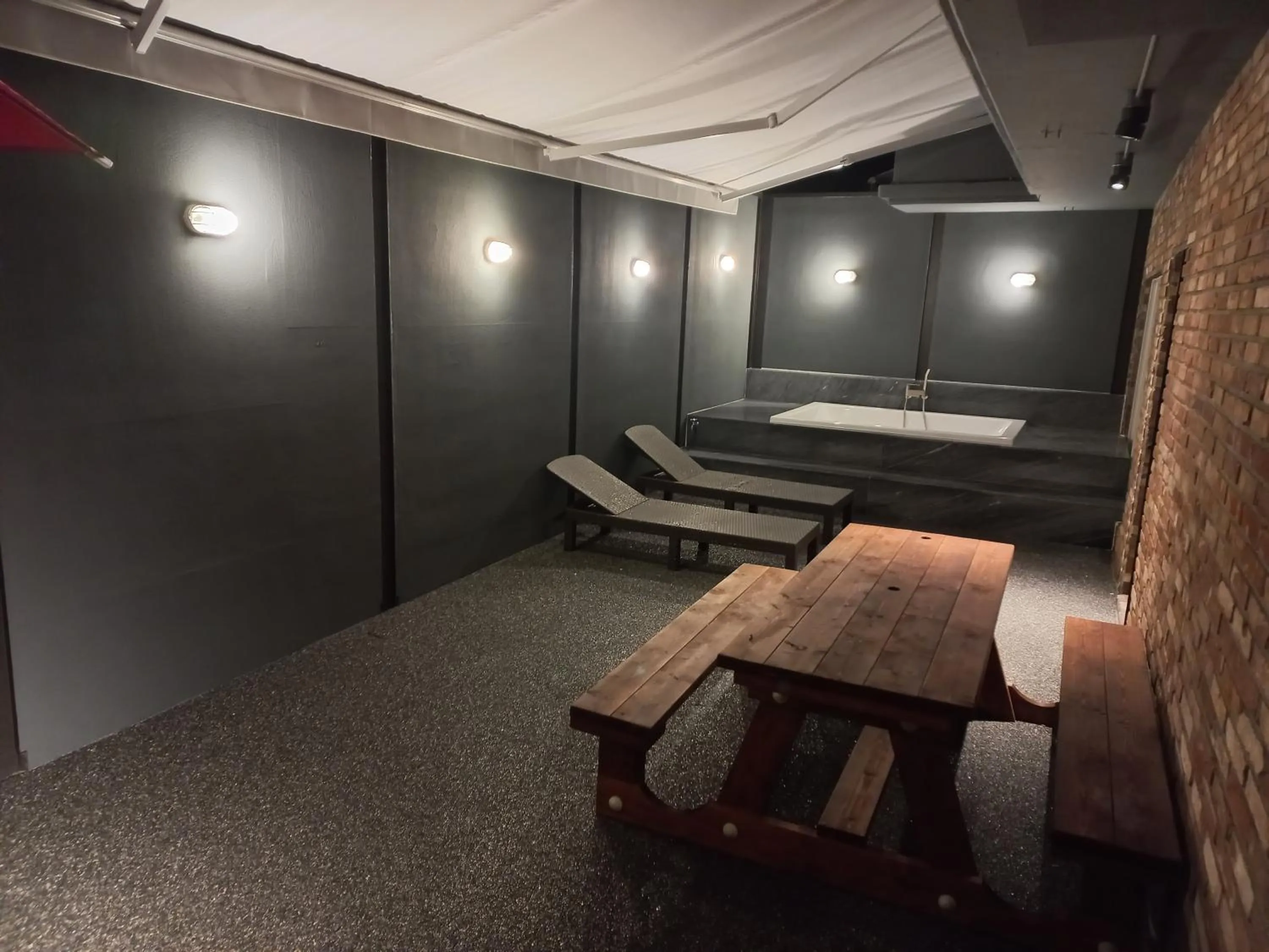 Hot Tub in Adena Hotel