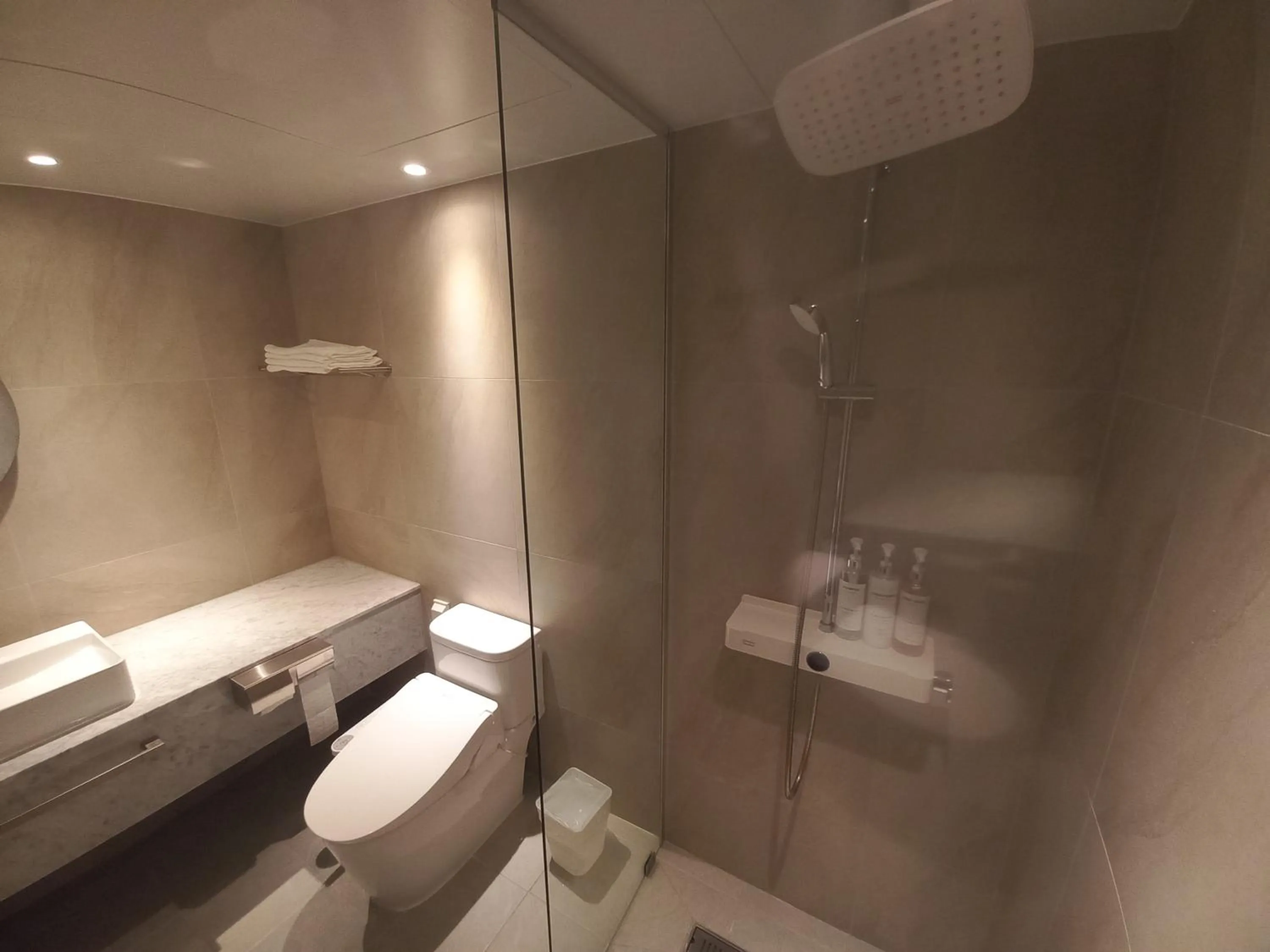 Shower in Adena Hotel