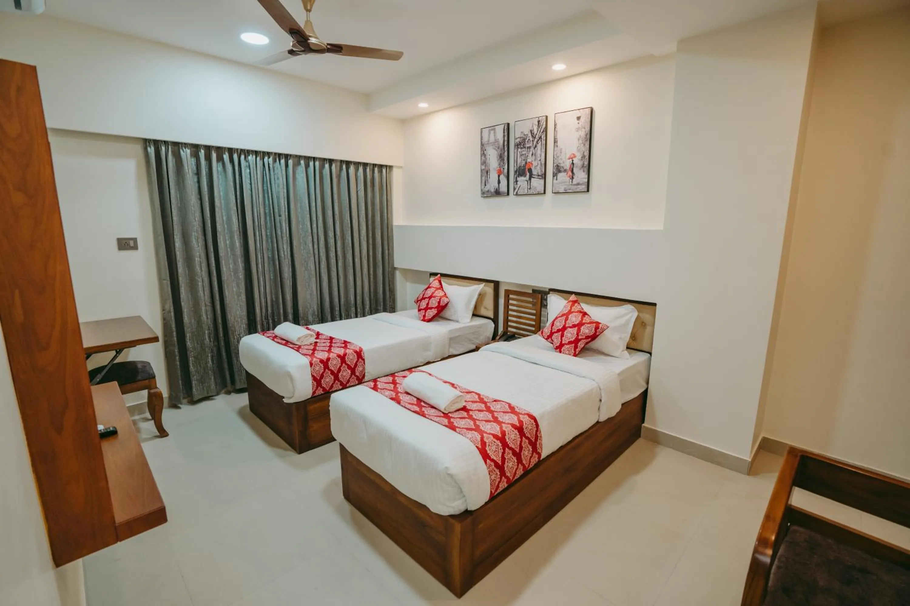 Bed in Saavees Residency