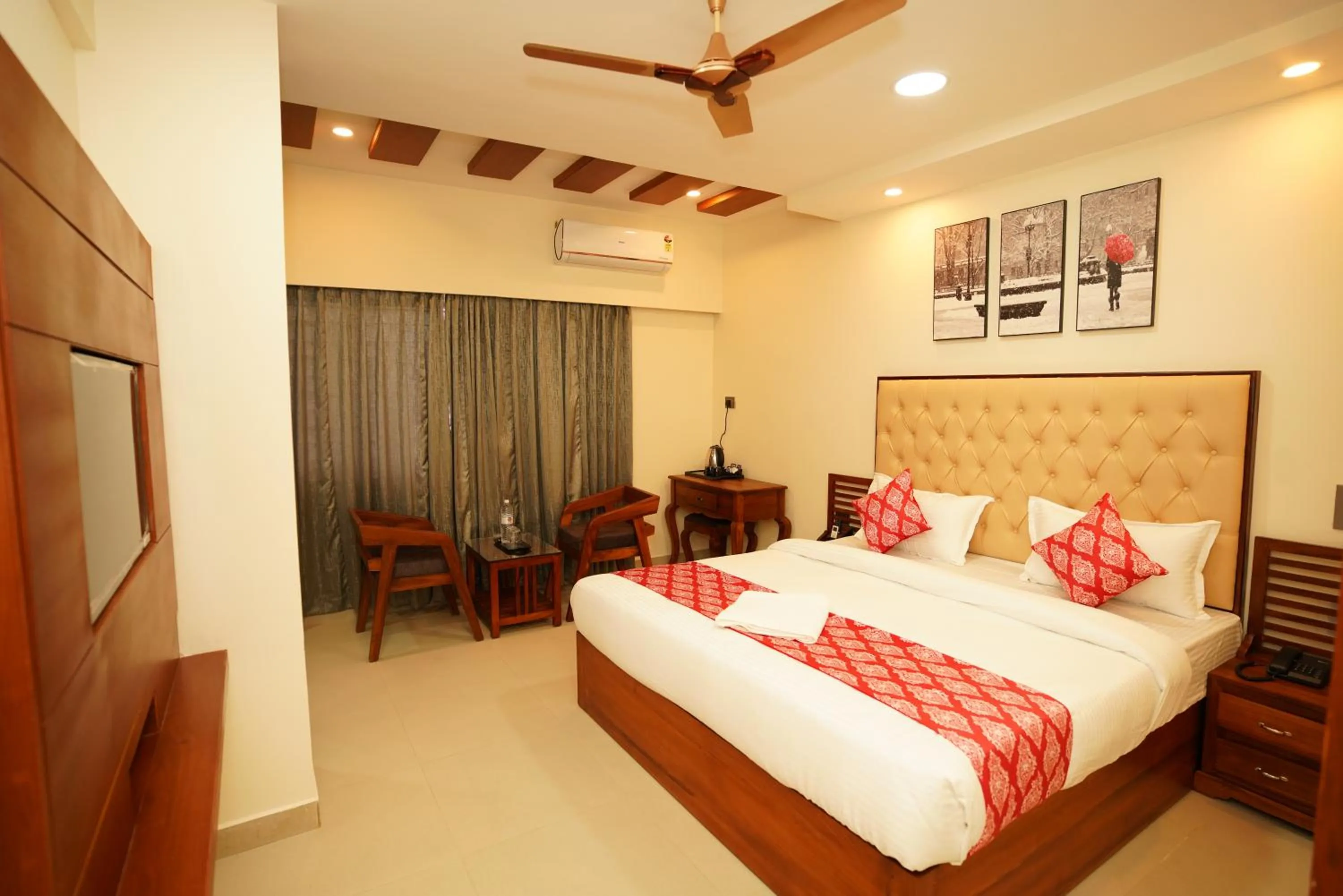 Bedroom, Bed in Saavees Residency