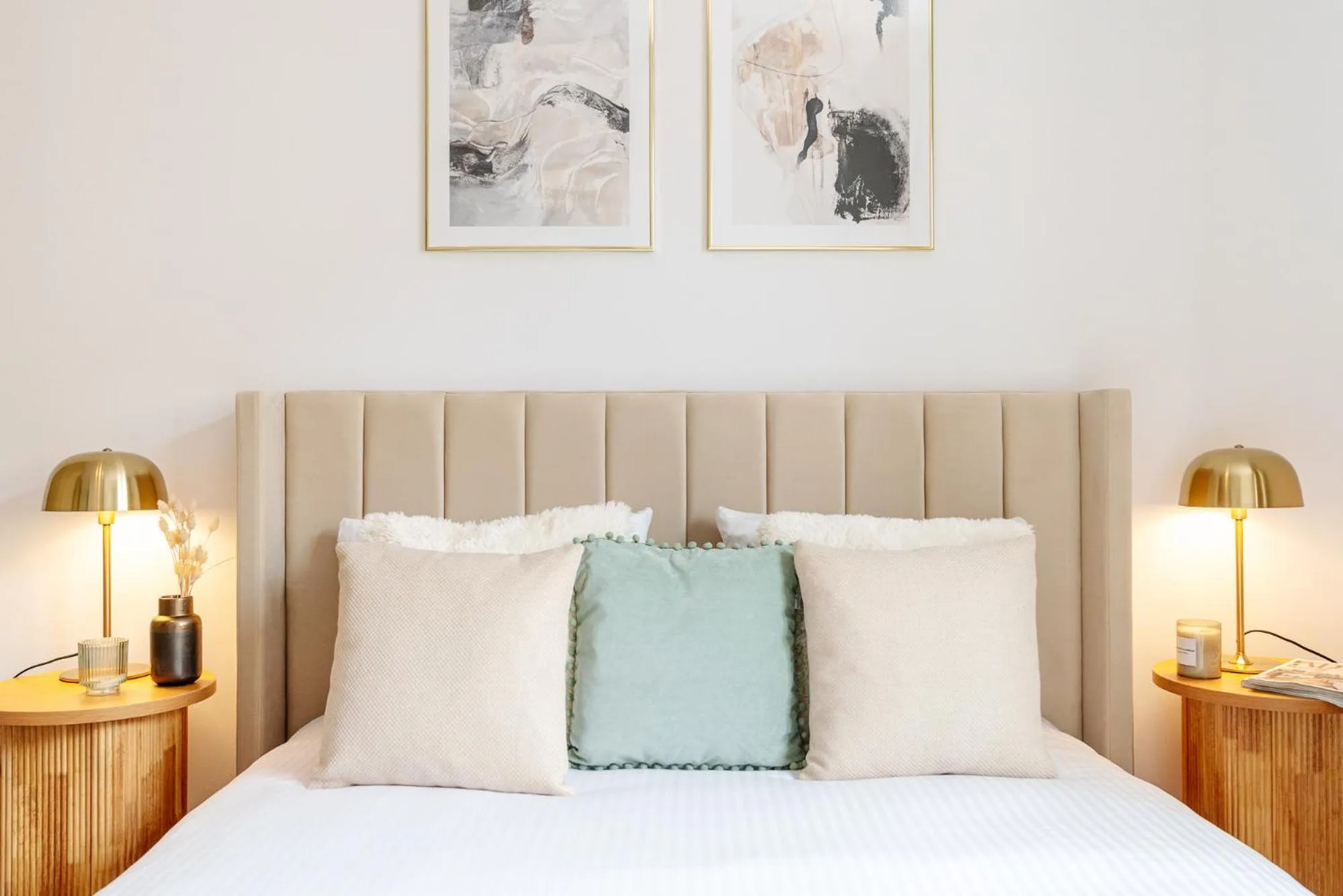 Bed in Piedmont Apartment II - LoftAffair