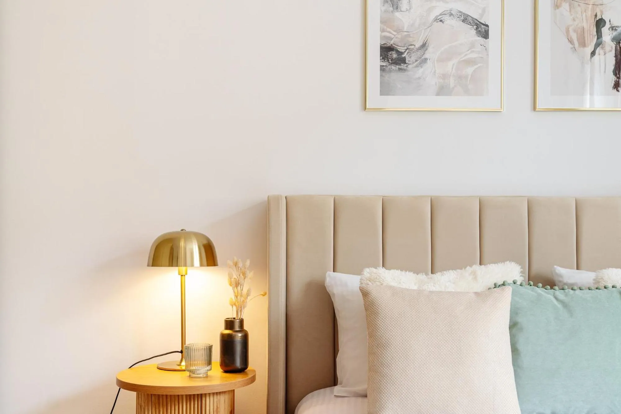 Bed in Piedmont Apartment II - LoftAffair