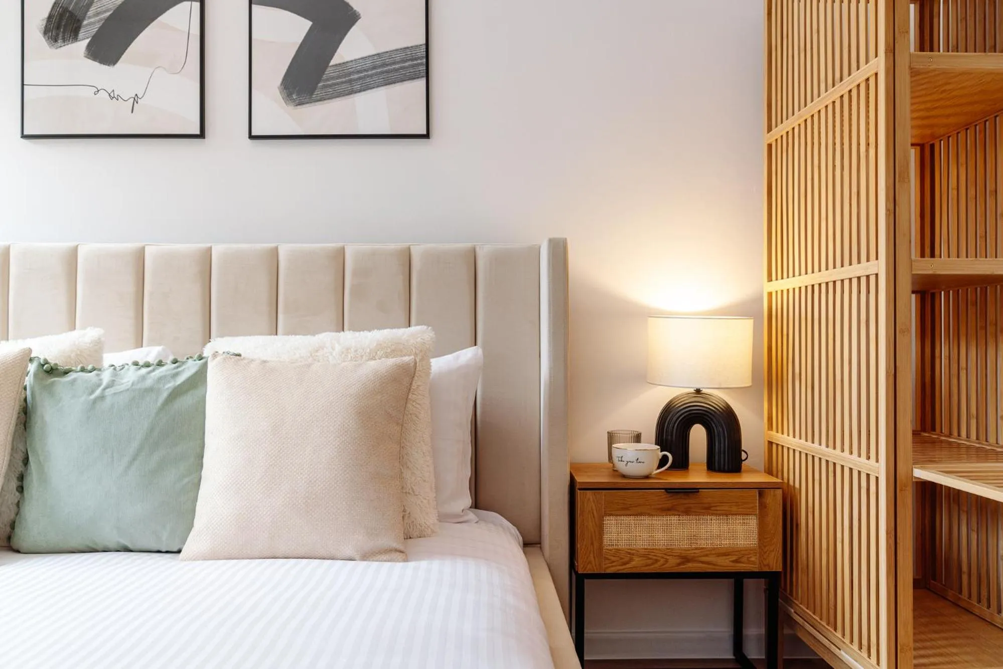 Bed in Piedmont Apartment II - LoftAffair