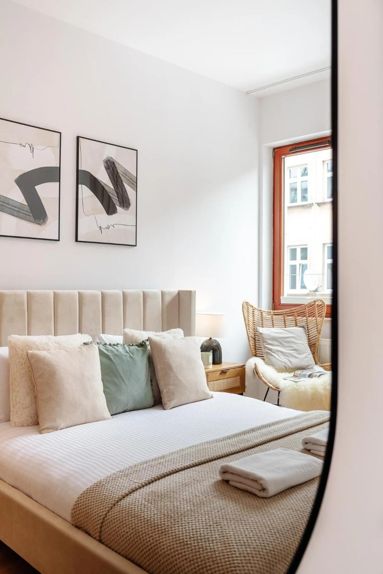 Bed in Piedmont Apartment II - LoftAffair