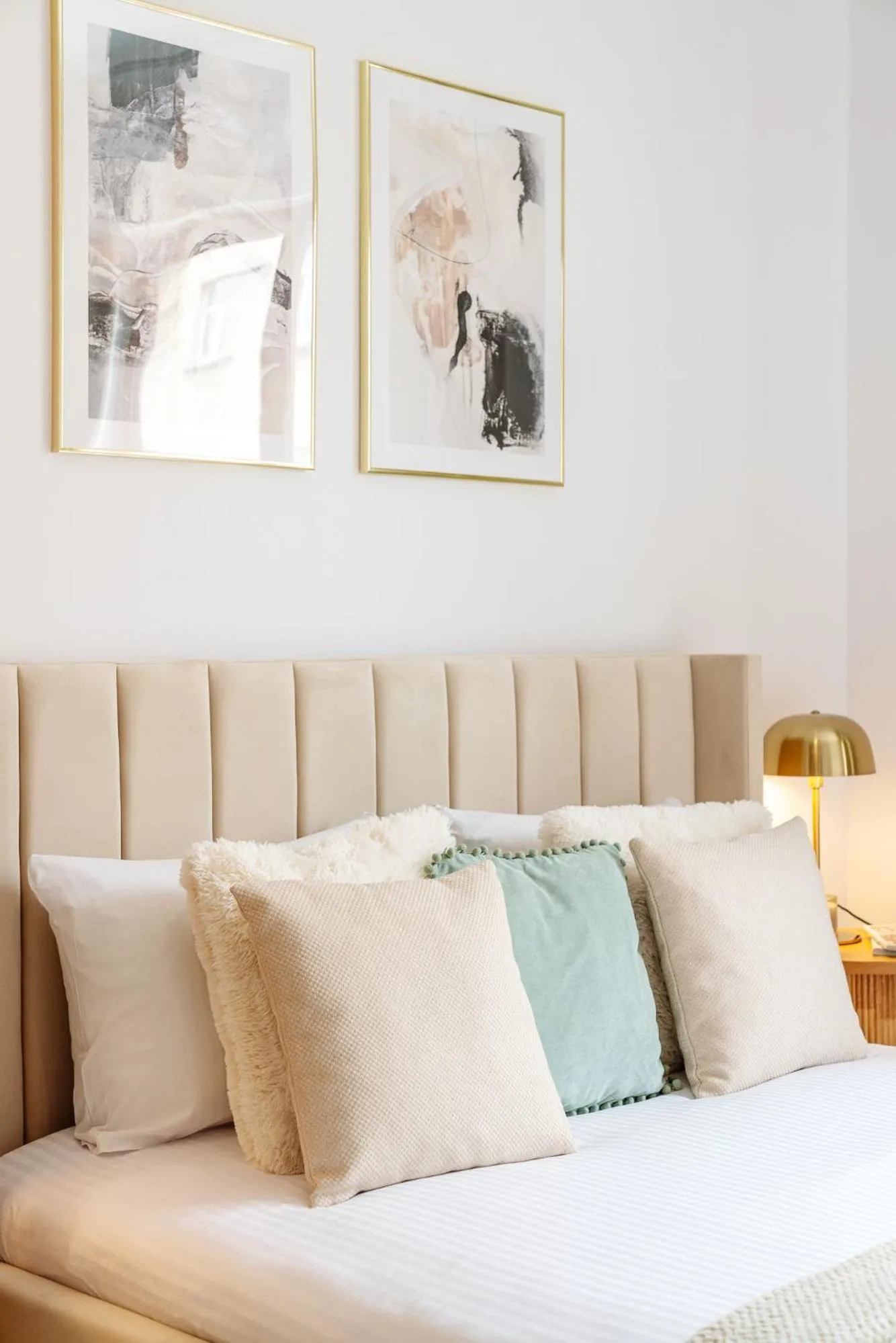 Bed in Piedmont Apartment II - LoftAffair