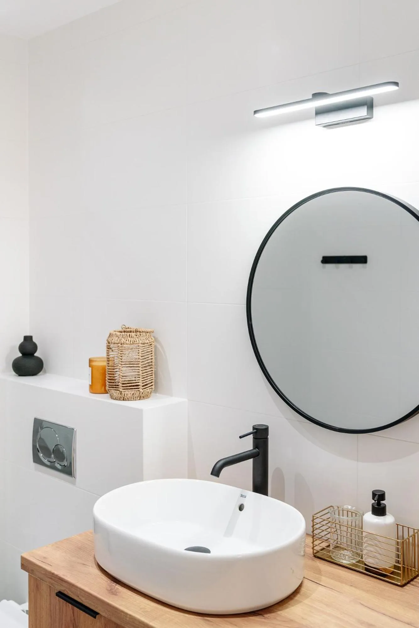 Bathroom in Piedmont Apartment II - LoftAffair