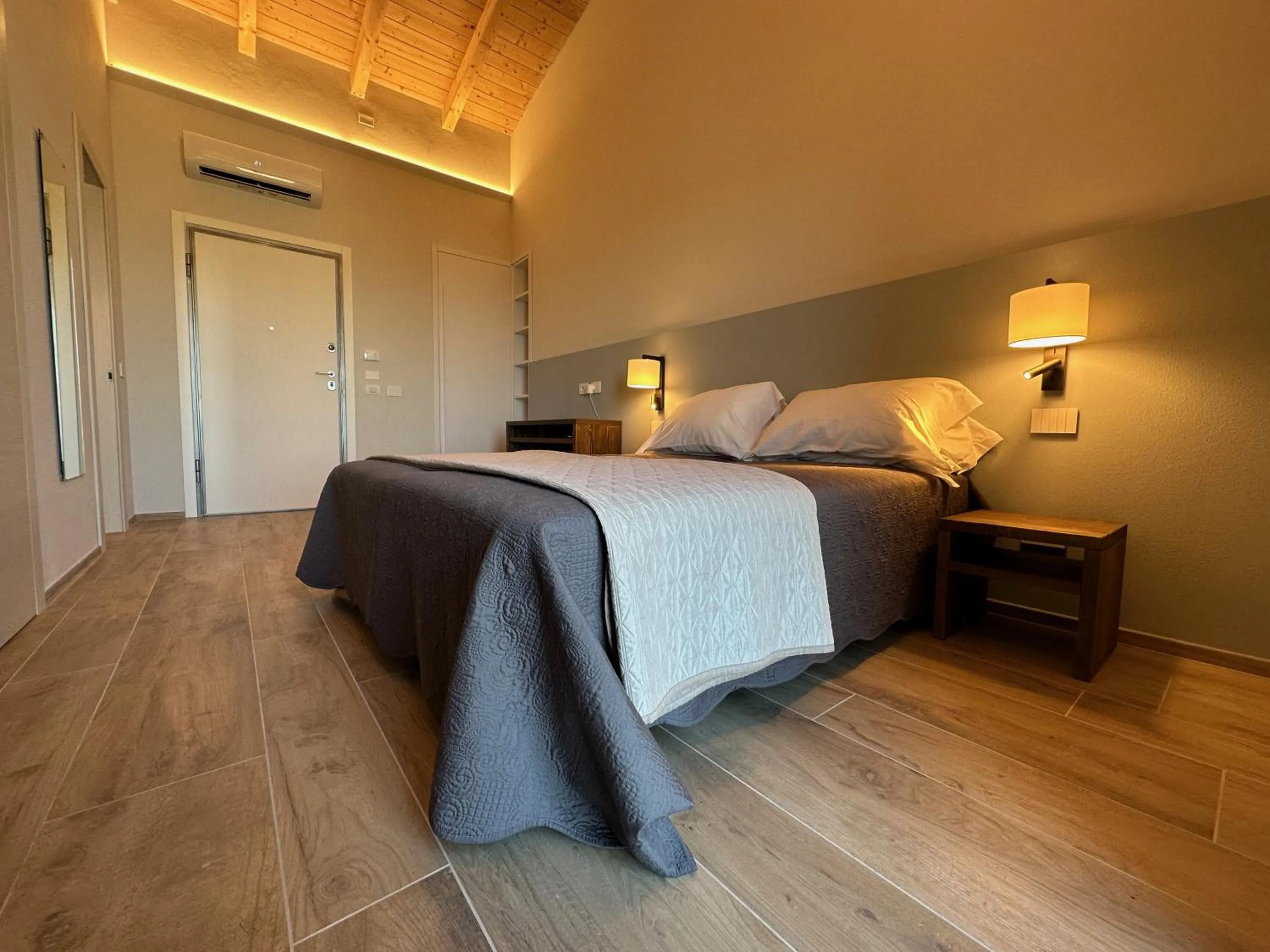 Photo of the whole room, Bed in 88 Miglia