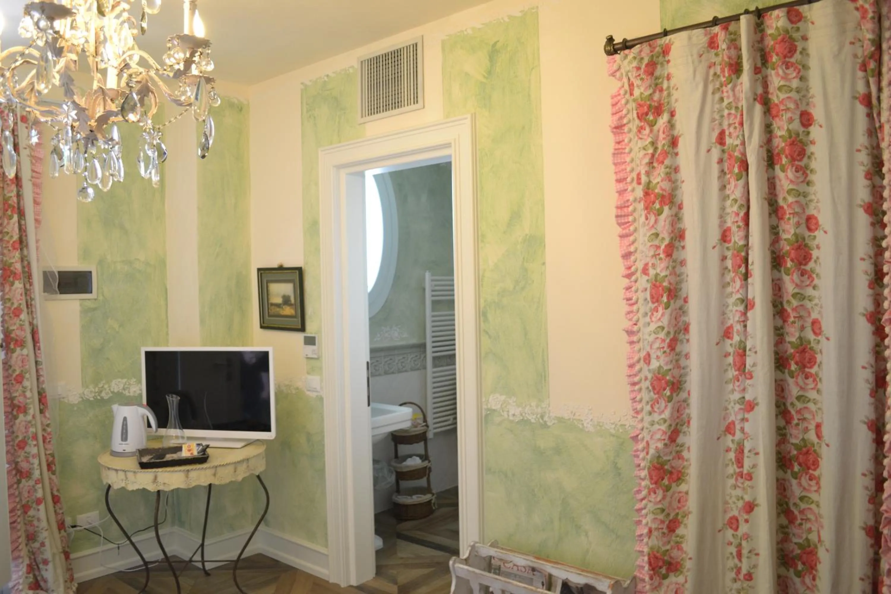 Bedroom in La maison delle favole