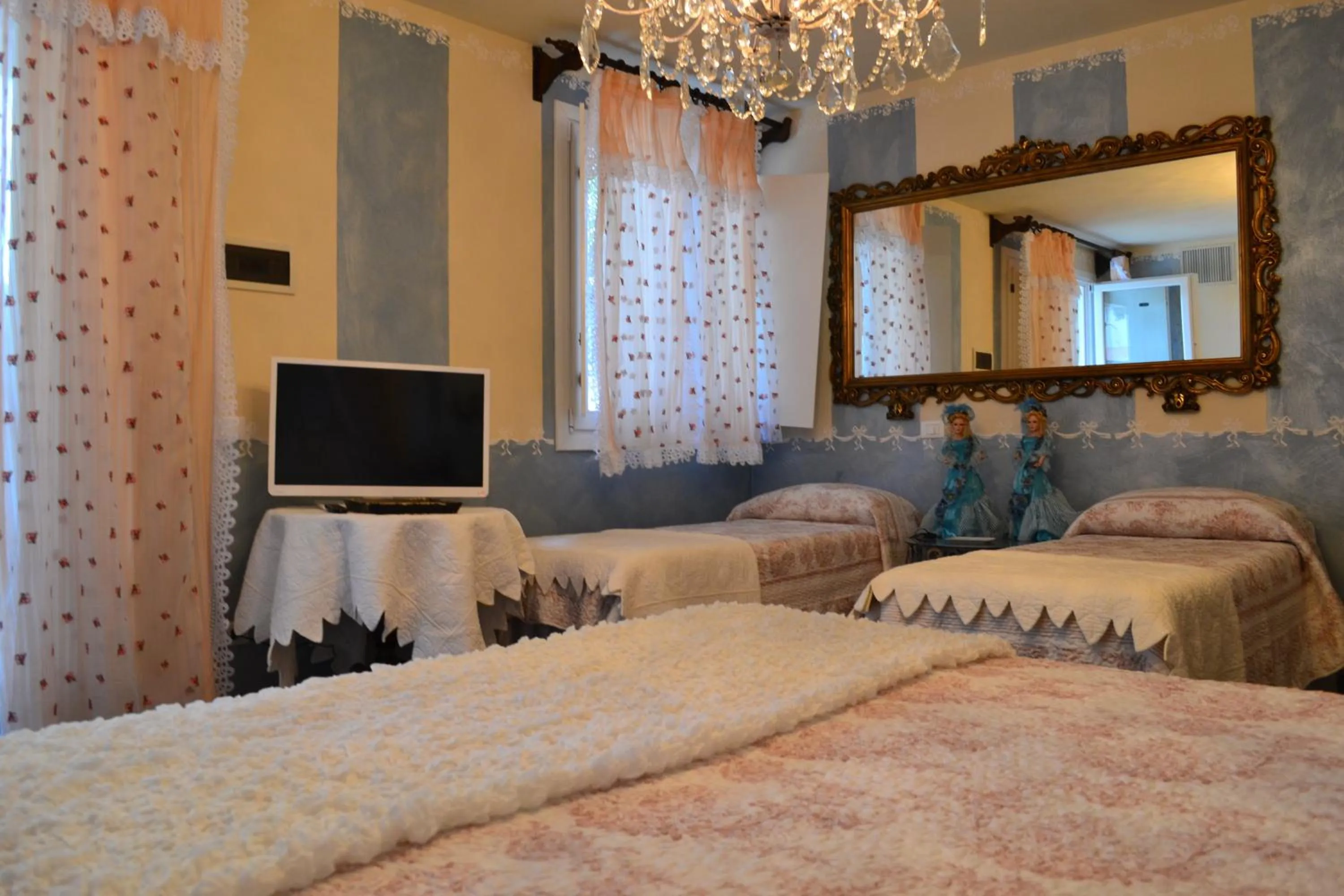 Bedroom, Bed in La maison delle favole