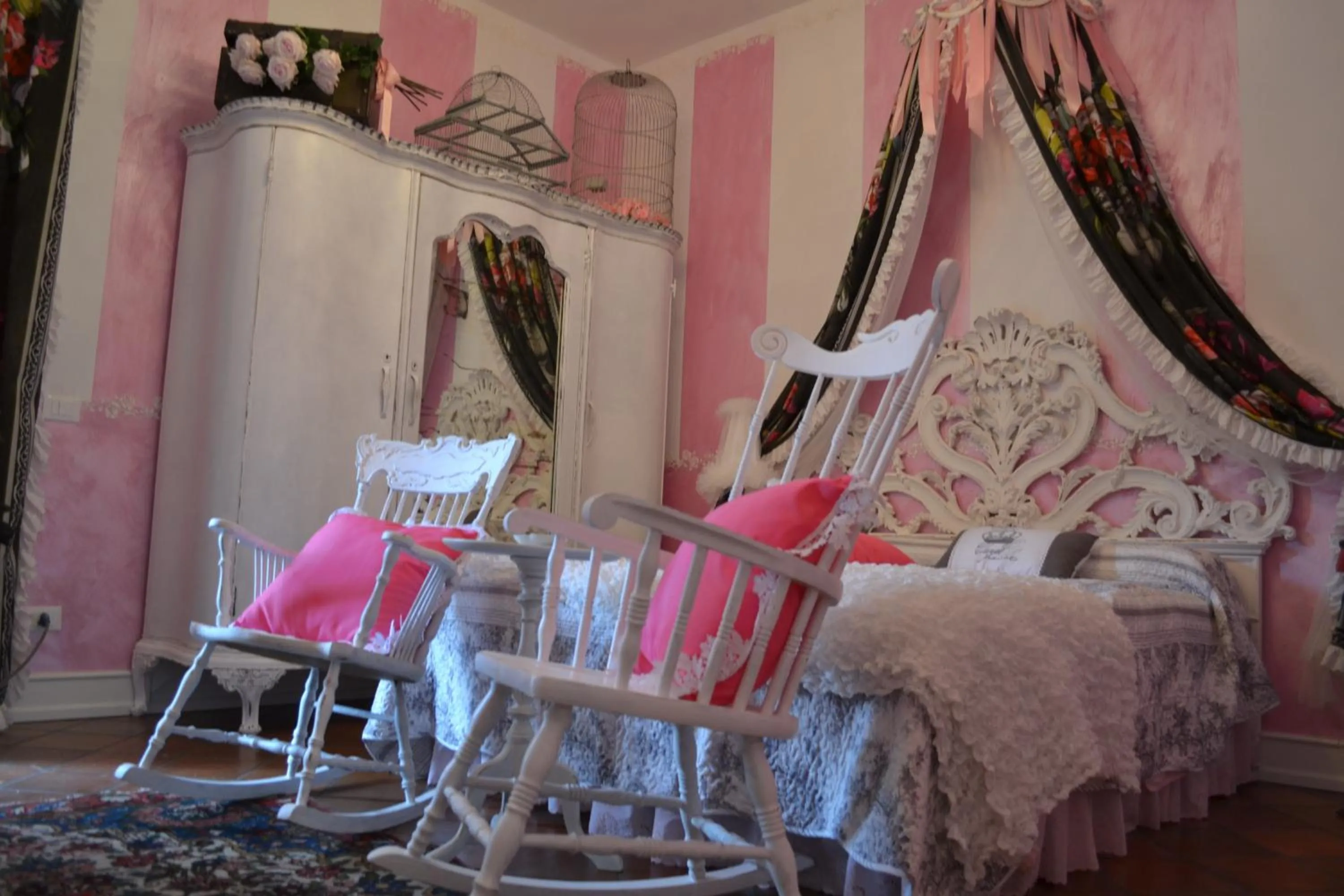 Bedroom, Bed in La maison delle favole