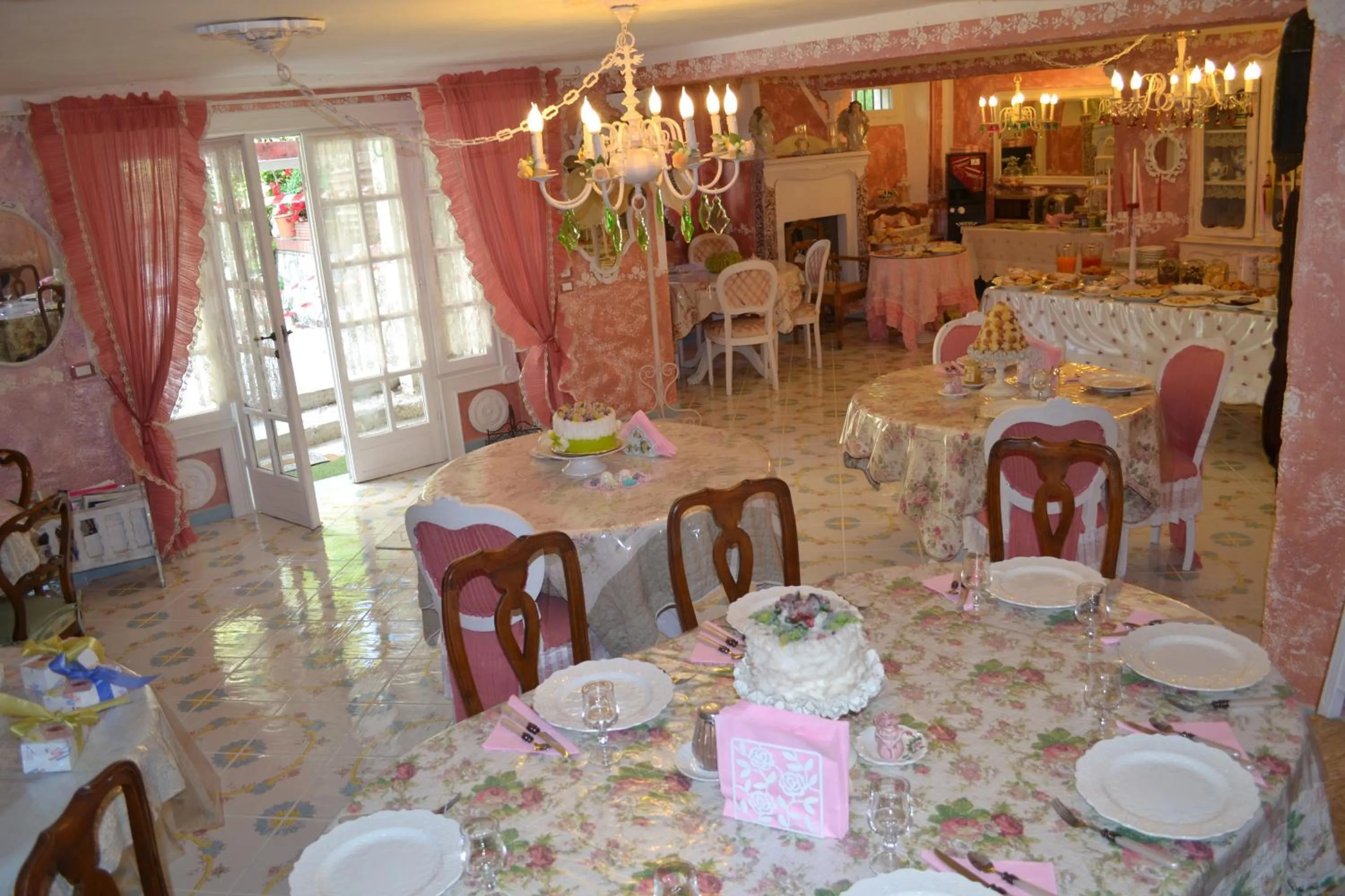 Lobby or reception in La maison delle favole