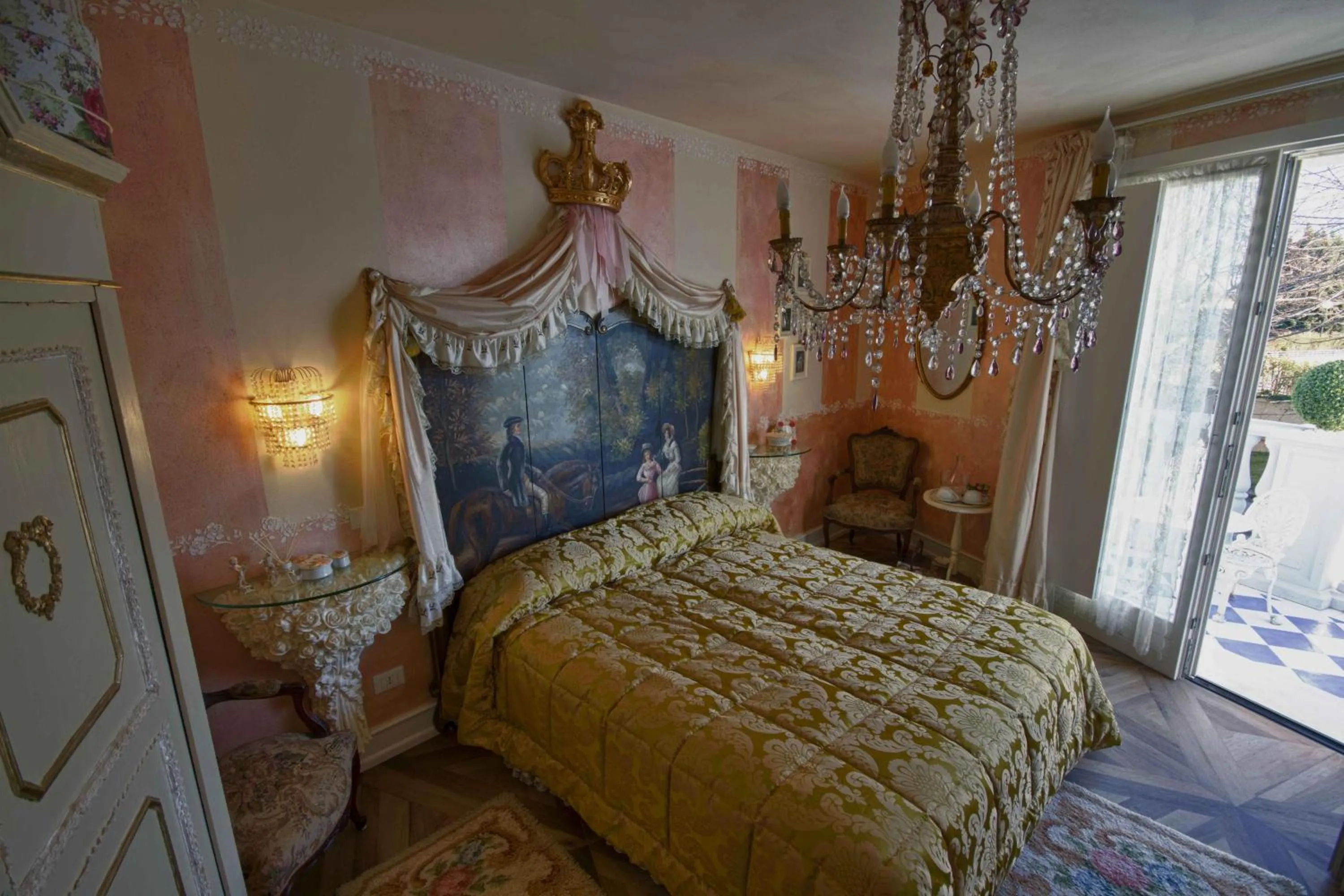 Photo of the whole room, Bed in La maison delle favole