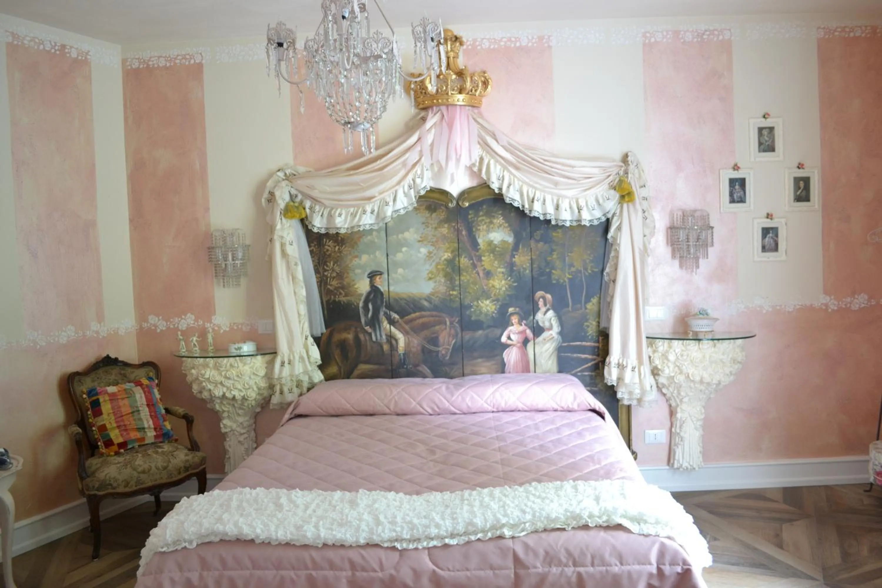 Bedroom, Bed in La maison delle favole
