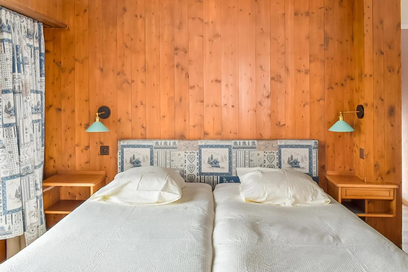 Bed in Between Boutique Hotel