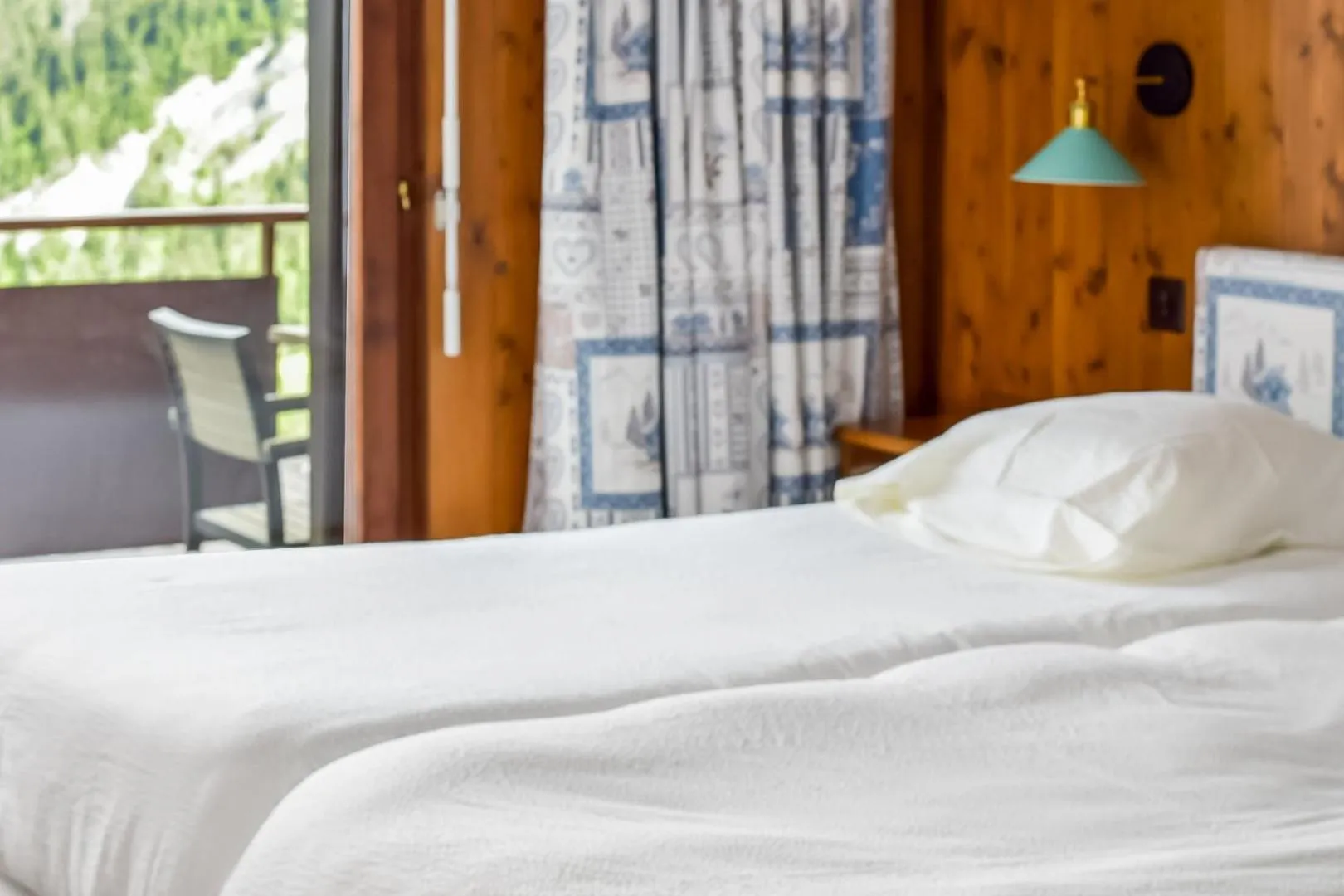 Bed in Between Boutique Hotel