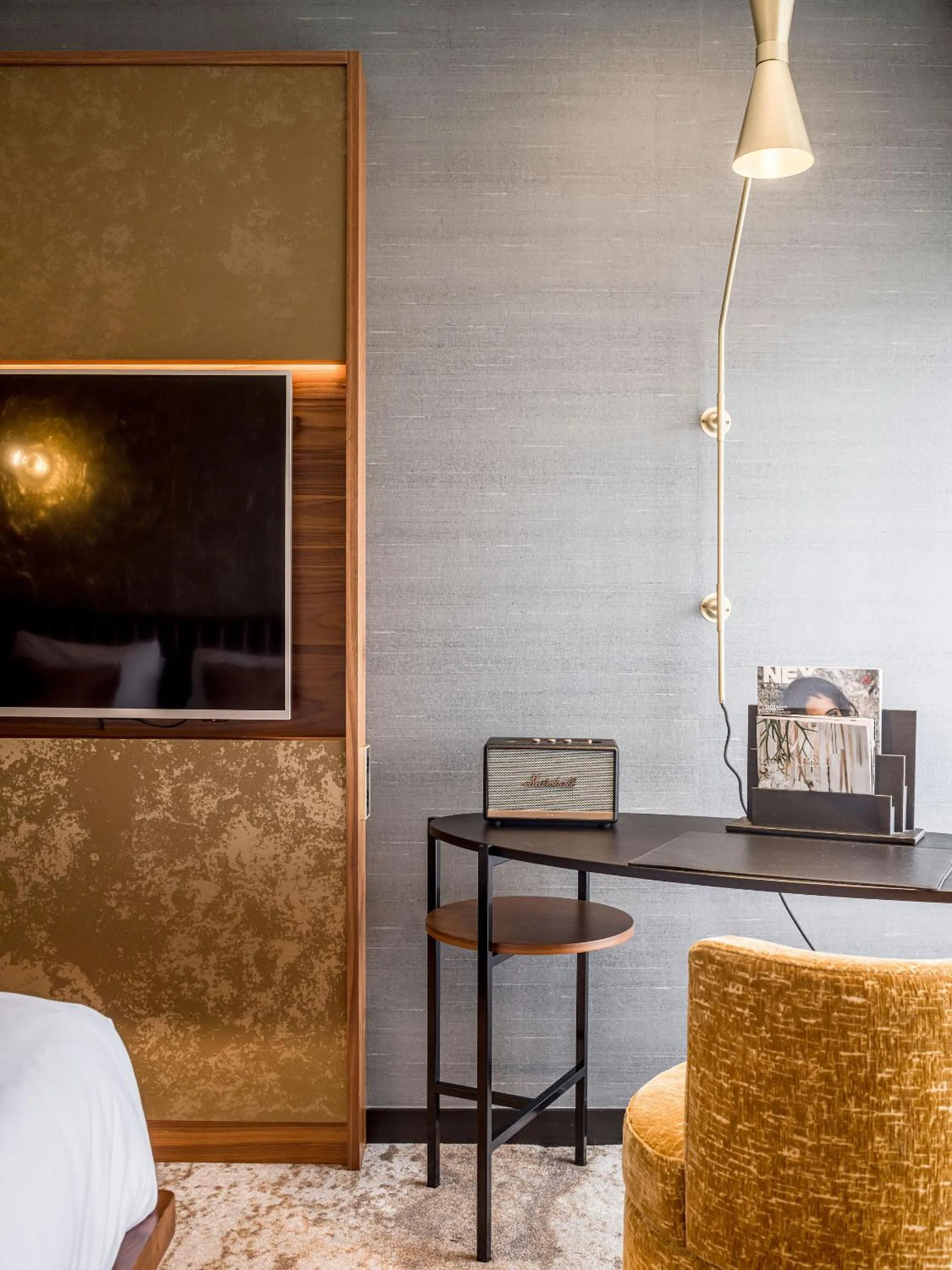 TV and multimedia, Bed in Alexander Hotel