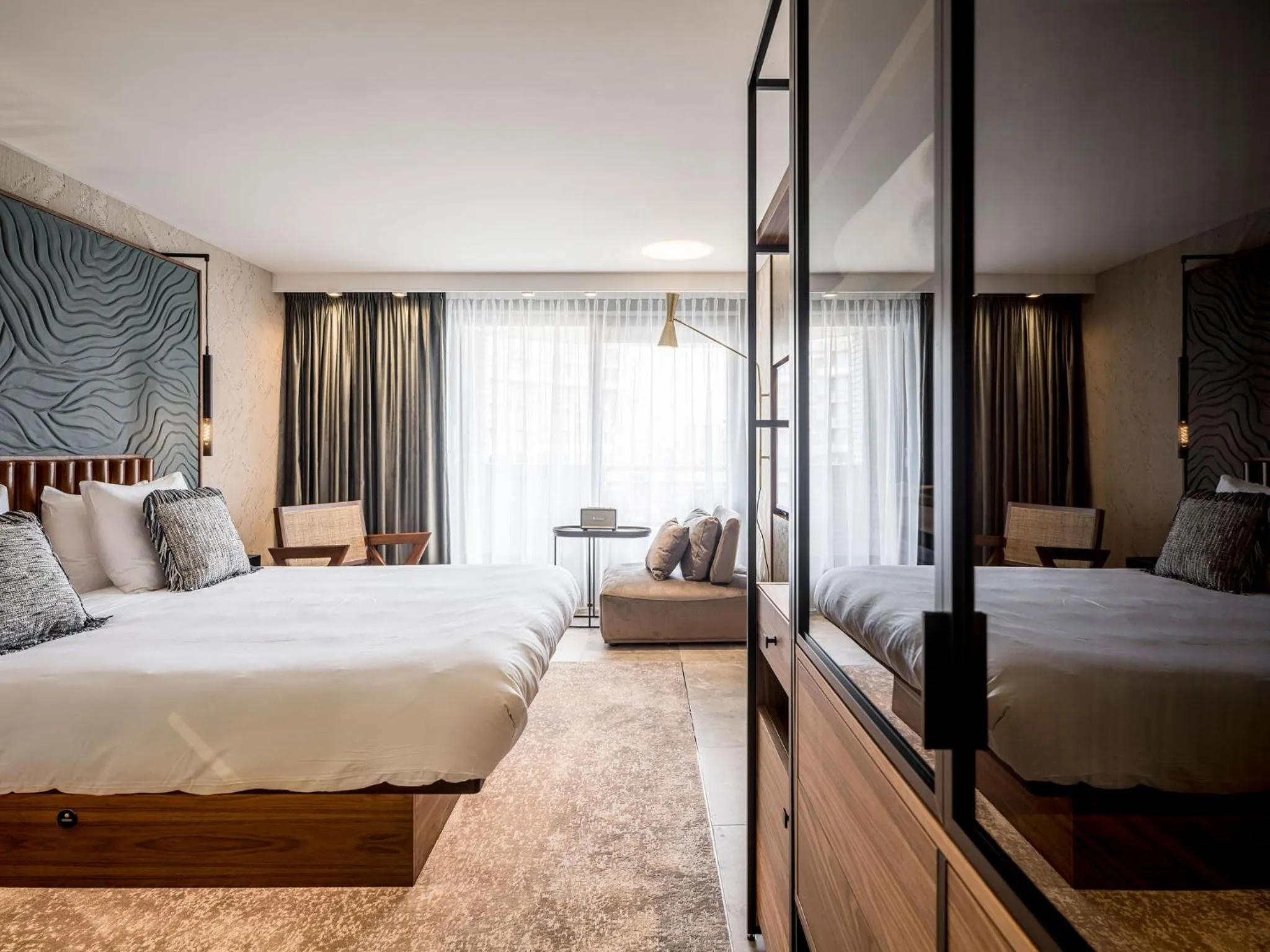 Photo of the whole room, Bed in Alexander Hotel