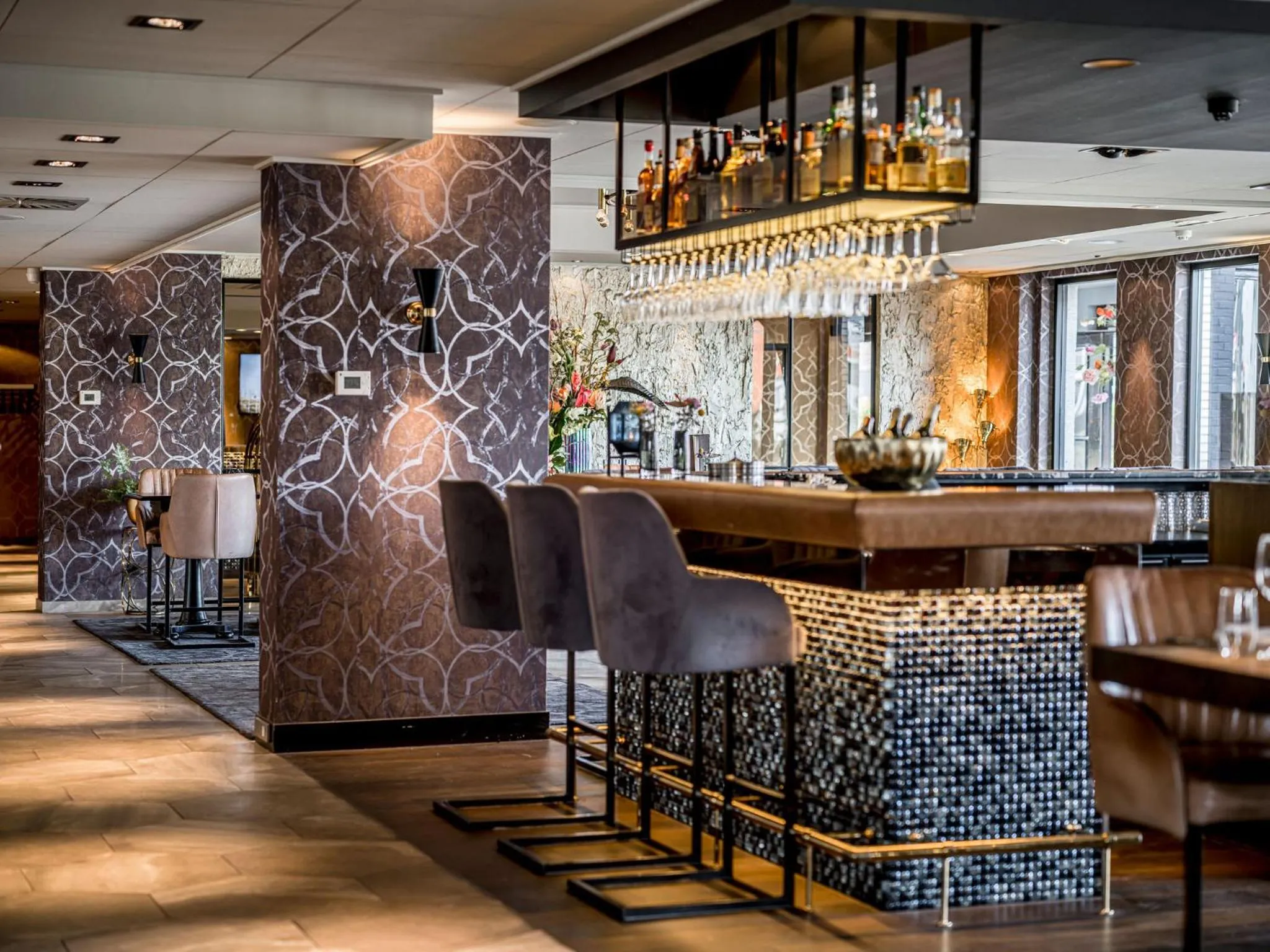 Restaurant/places to eat in Alexander Hotel