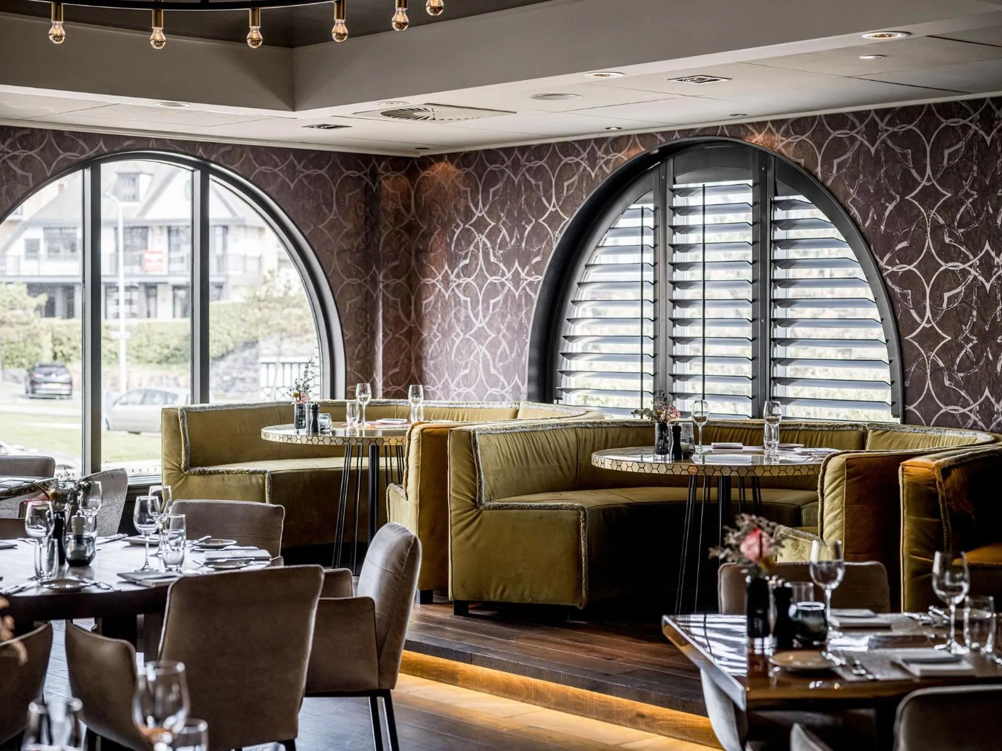 Restaurant/places to eat in Alexander Hotel