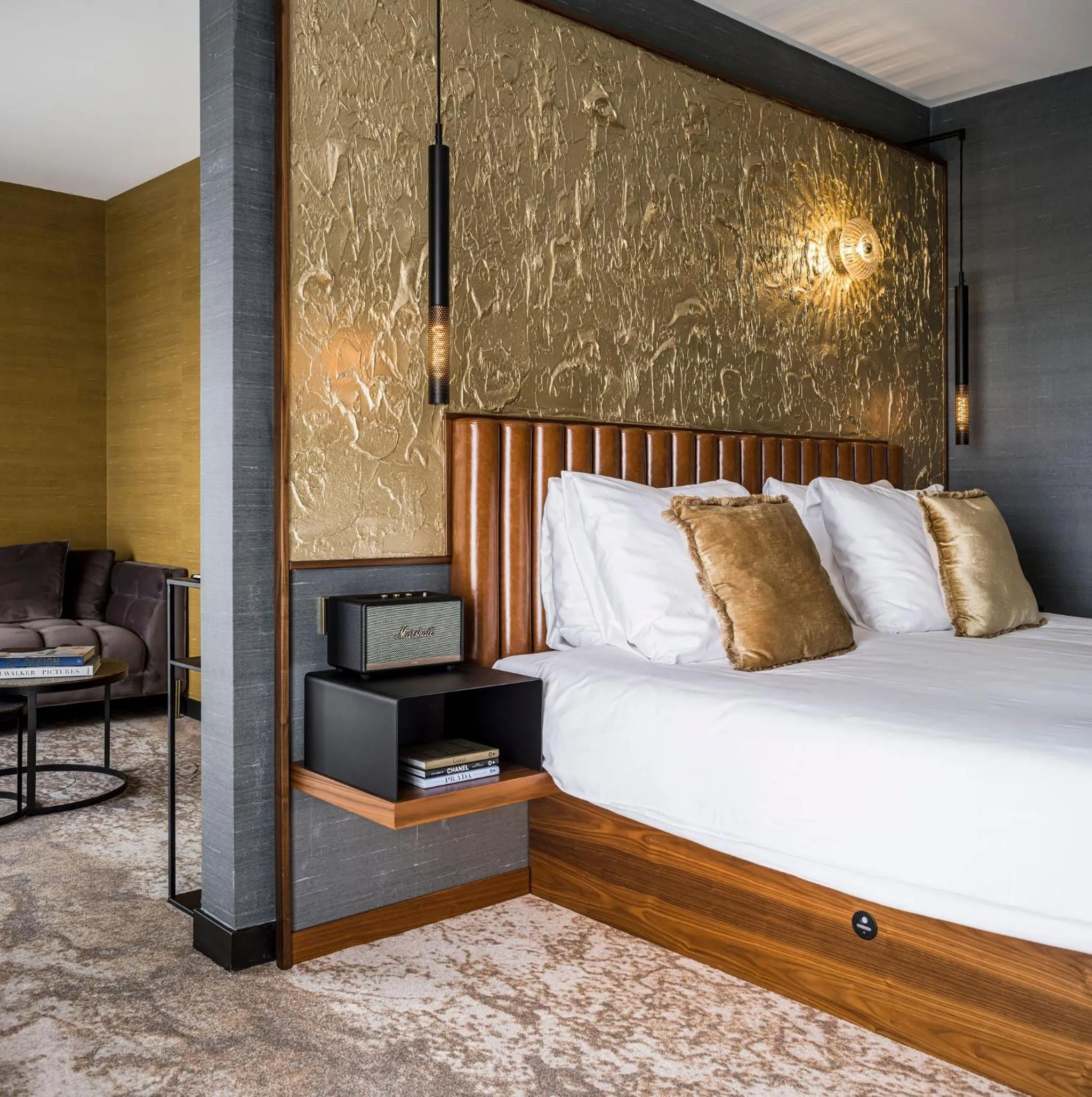 Photo of the whole room, Bed in Alexander Hotel