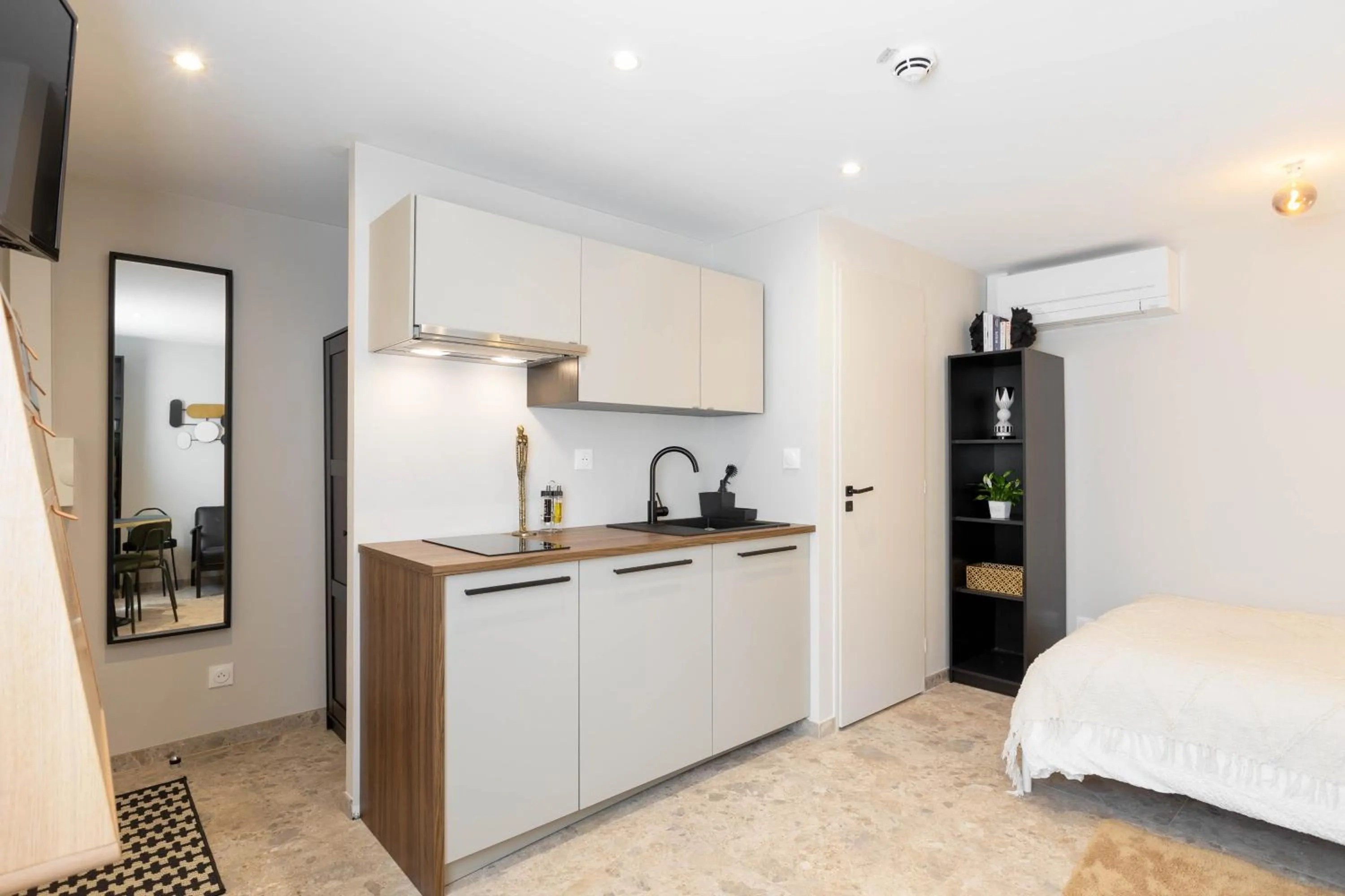 Bed in Appart Hôtel Coraline - Genas Lyon Eurexpo