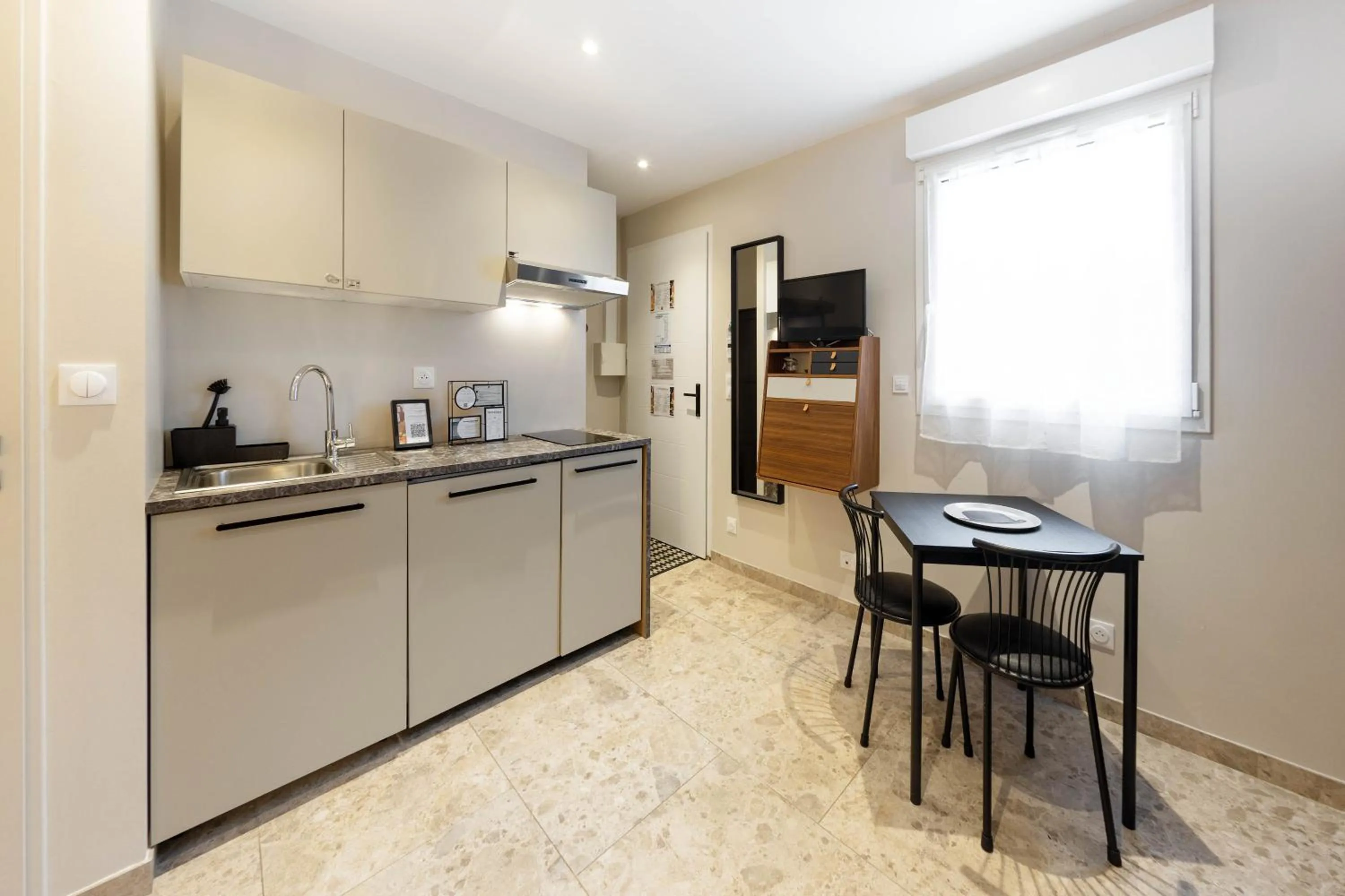 kitchen in Appart Hôtel Coraline - Genas Lyon Eurexpo