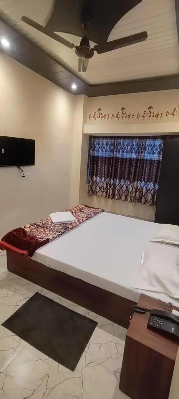 Bed in Raghuvanshi Paying Guest House