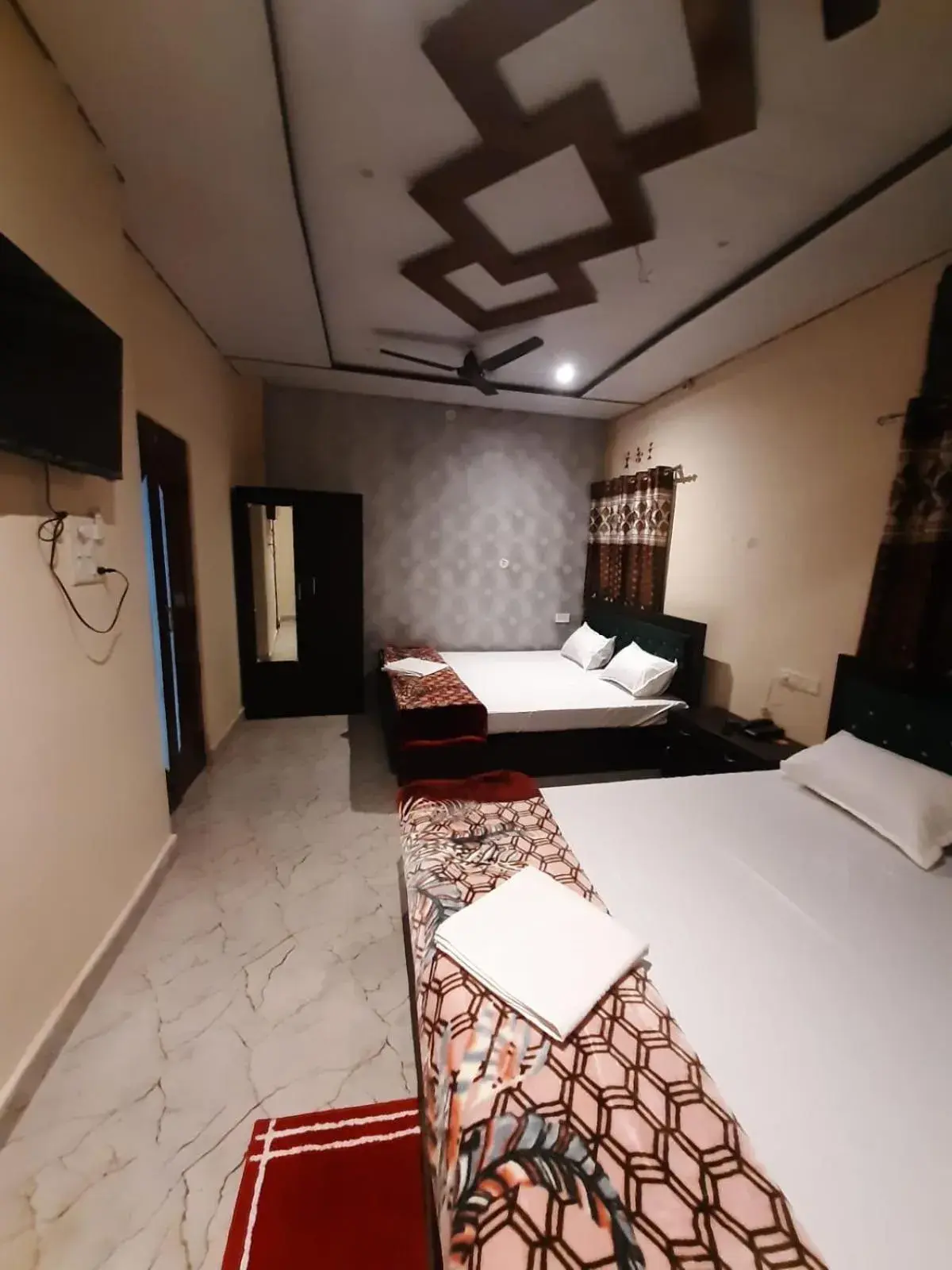 Deluxe Family Suite in Raghuvanshi Paying Guest House Deluxe Family Suite in Raghuvanshi Paying Guest House