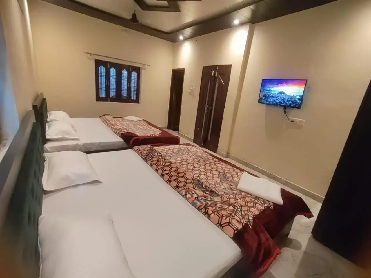 Family Suite in Raghuvanshi Paying Guest House Family Suite in Raghuvanshi Paying Guest House