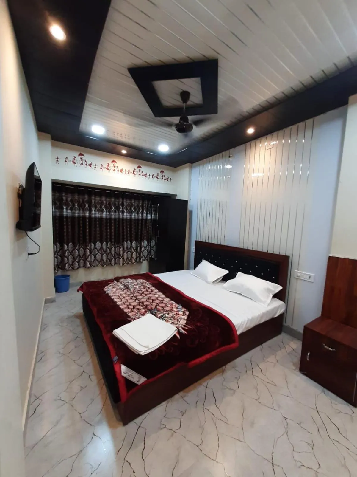 Bed in Raghuvanshi Paying Guest House