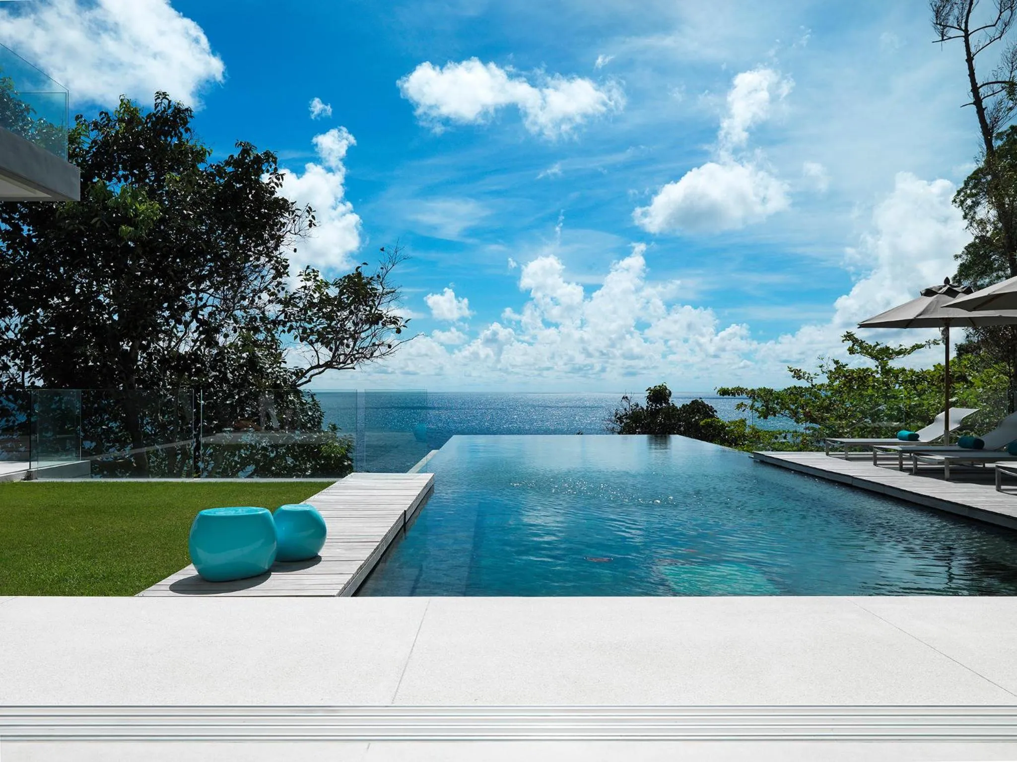 Swimming pool in Villa Amanzi Kamala by Elite Havens