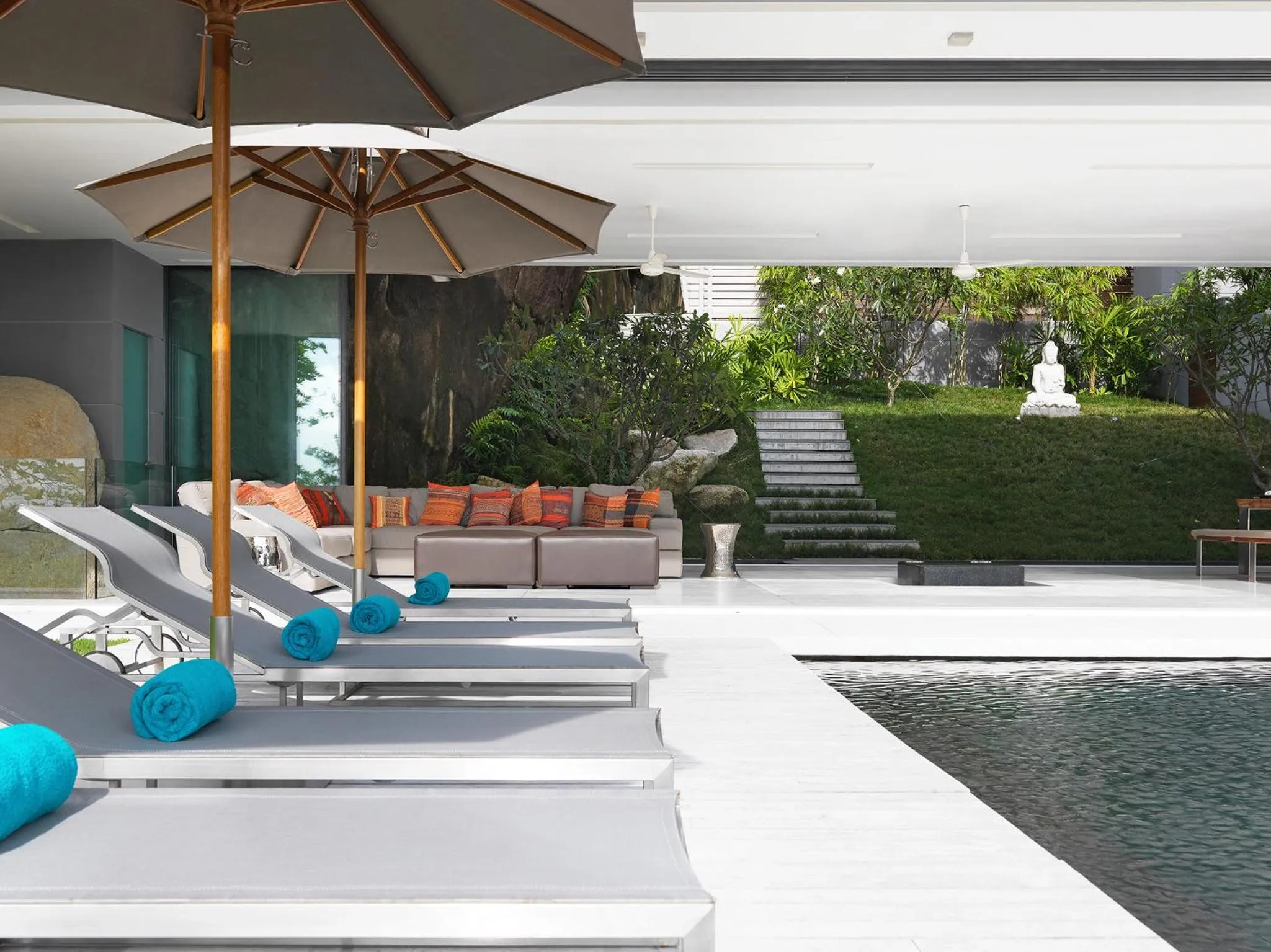 Swimming pool in Villa Amanzi Kamala by Elite Havens