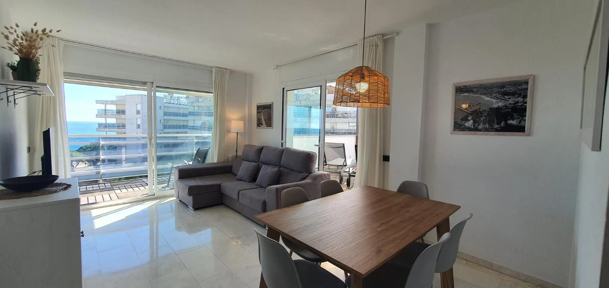 Ático con gran terraza y vistas al mar