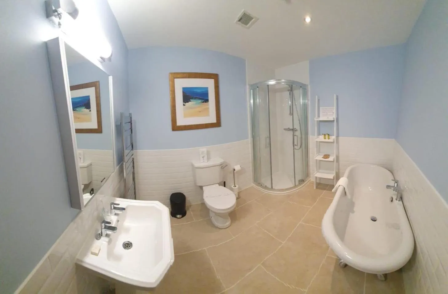 Shower in The Highland Club