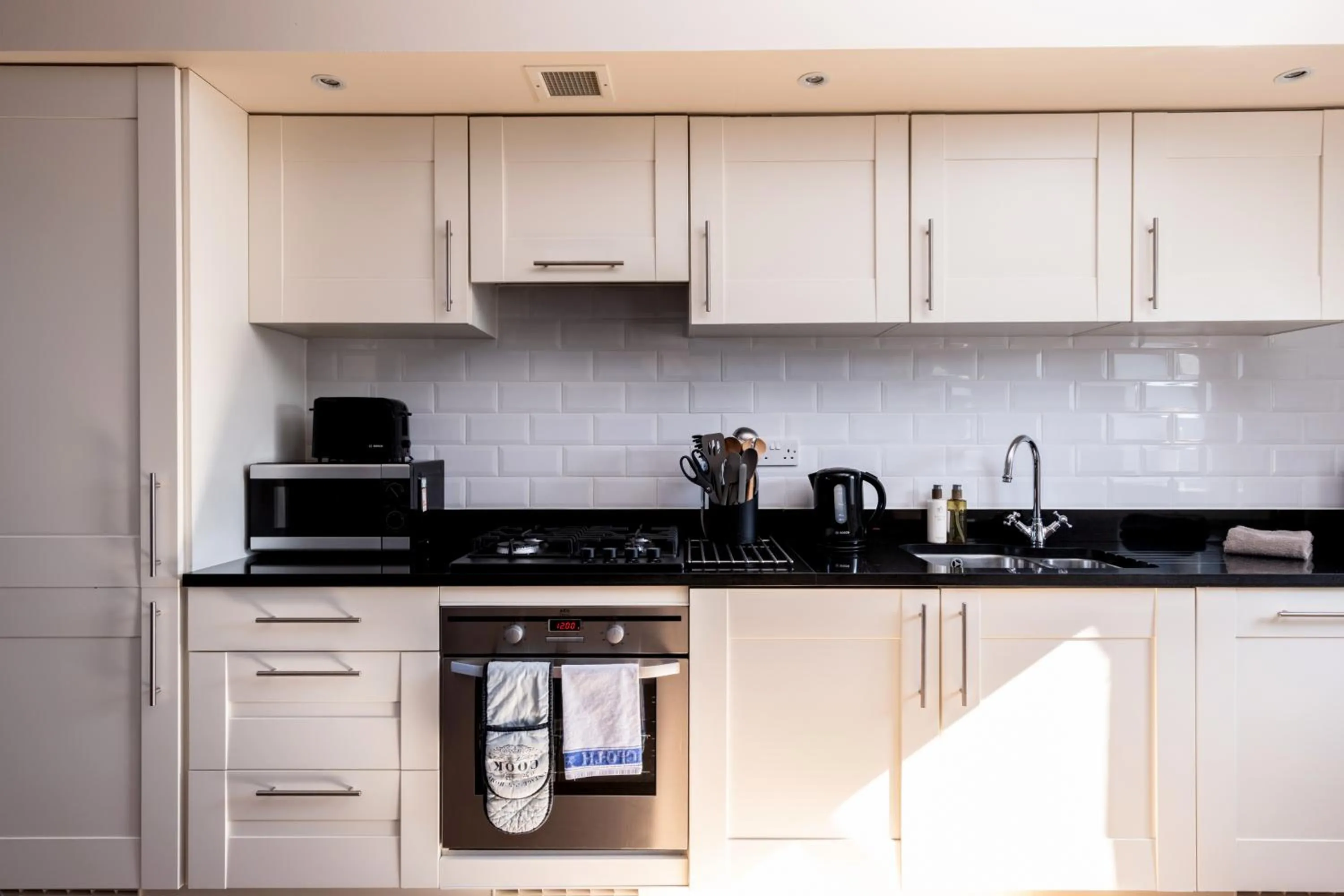 Coffee/tea facilities in The Highland Club