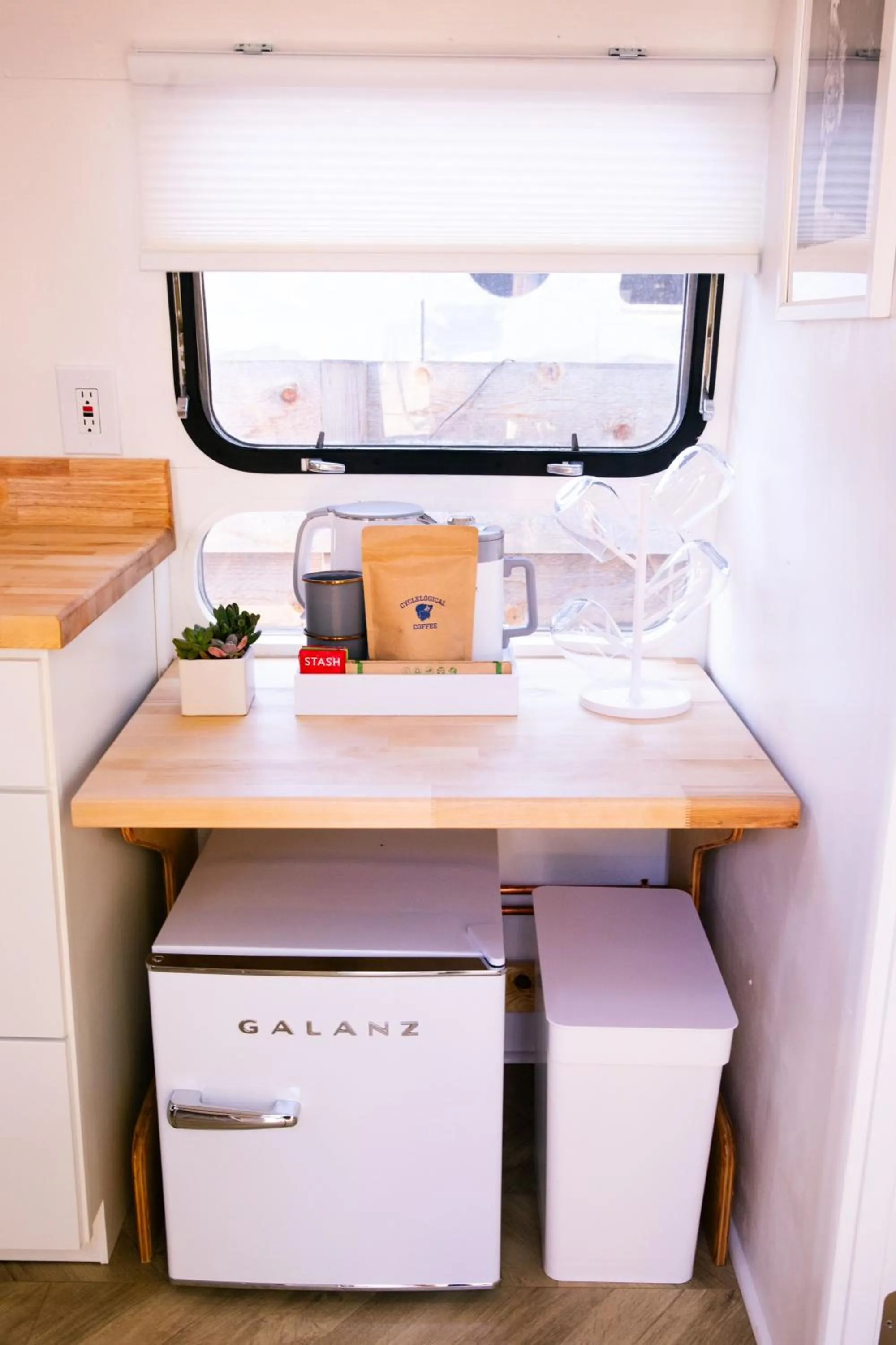 Coffee/tea facilities in Corduroy Lodge