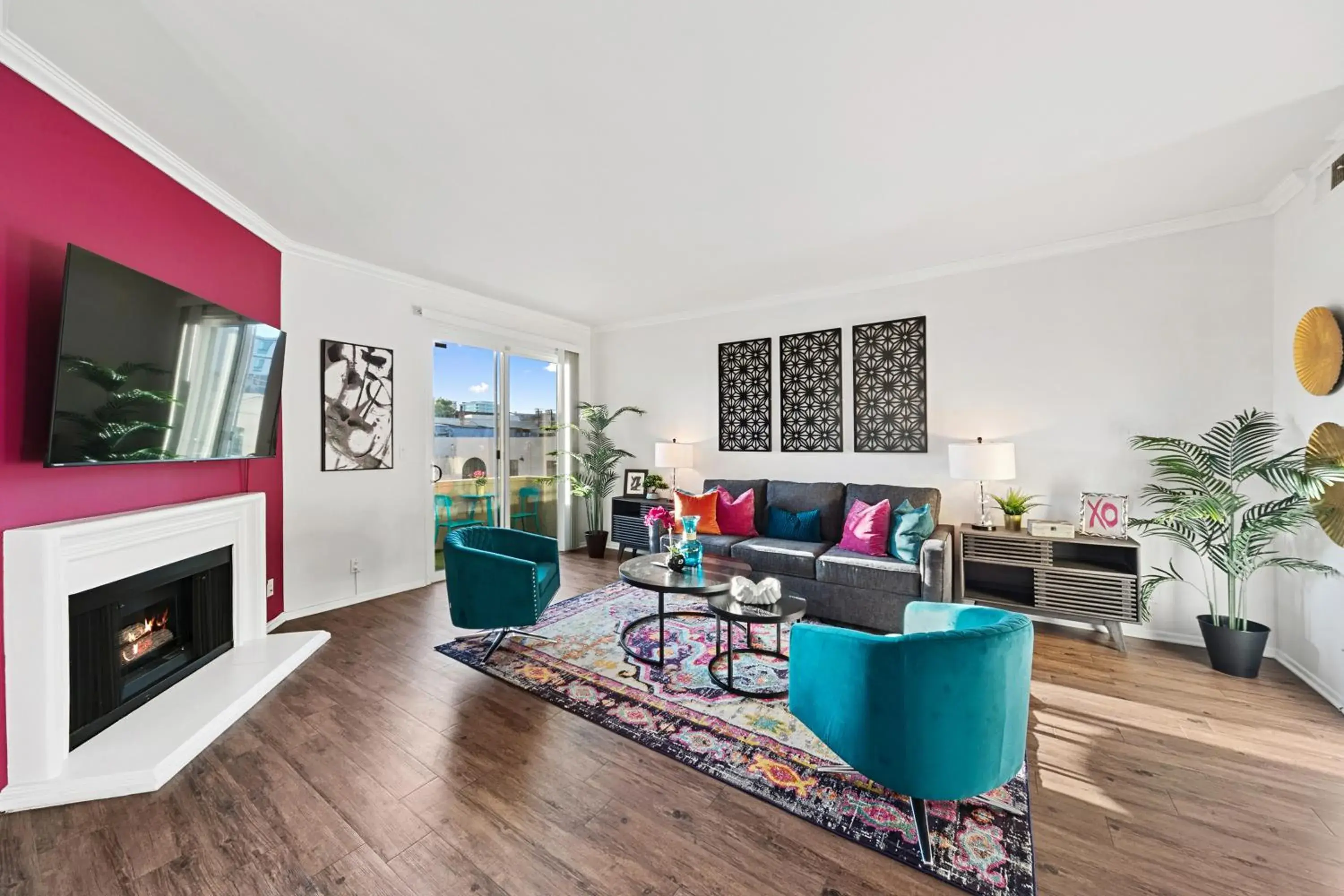 Beverly Hills Chic 2 bed 2bath with Patio and Parking 309 Beverly Hills Chic 2 bed 2bath with Patio and Parking 309