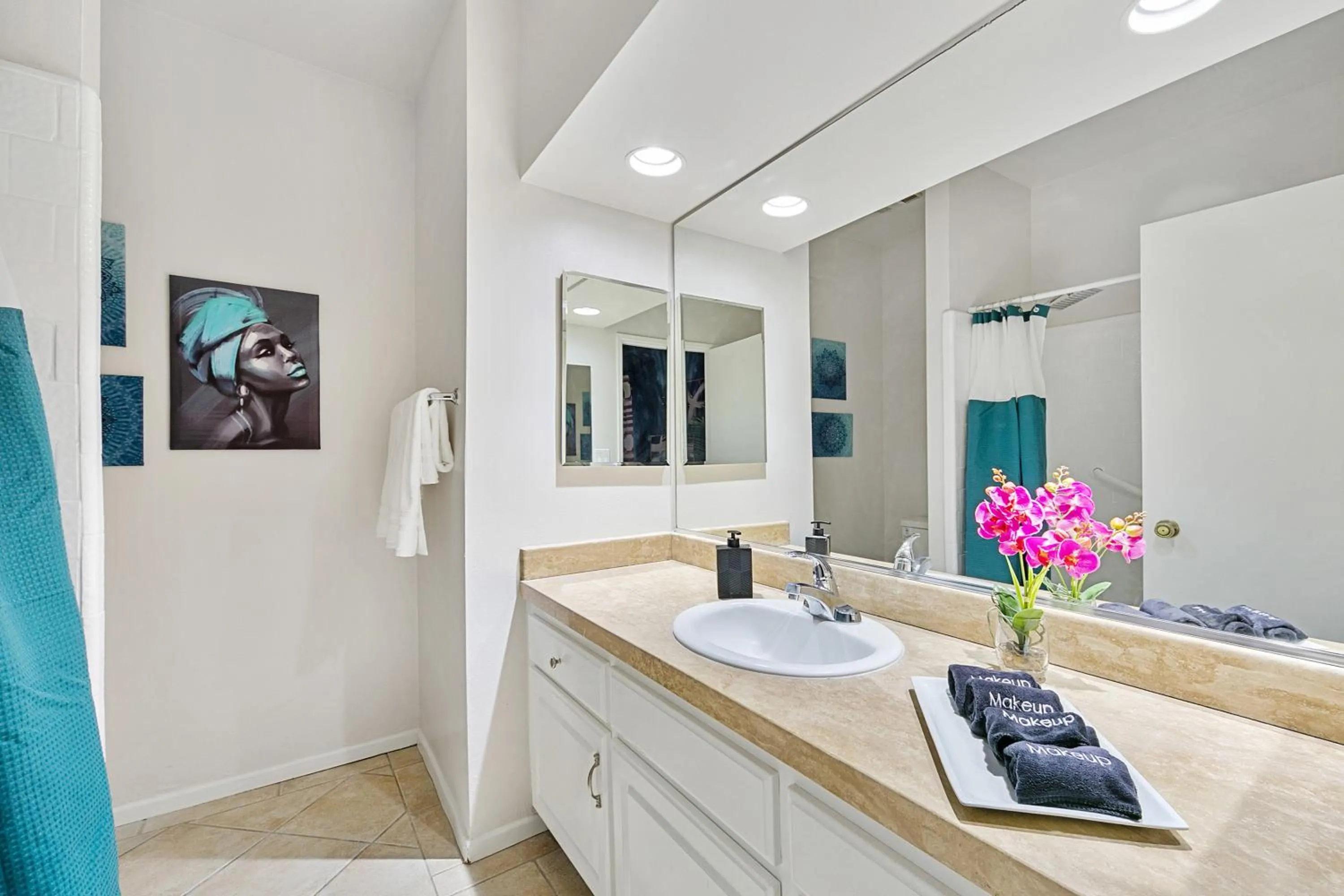 Bathroom in Beverly Hills Chic 2 bed 2bath with Patio and Parking 309