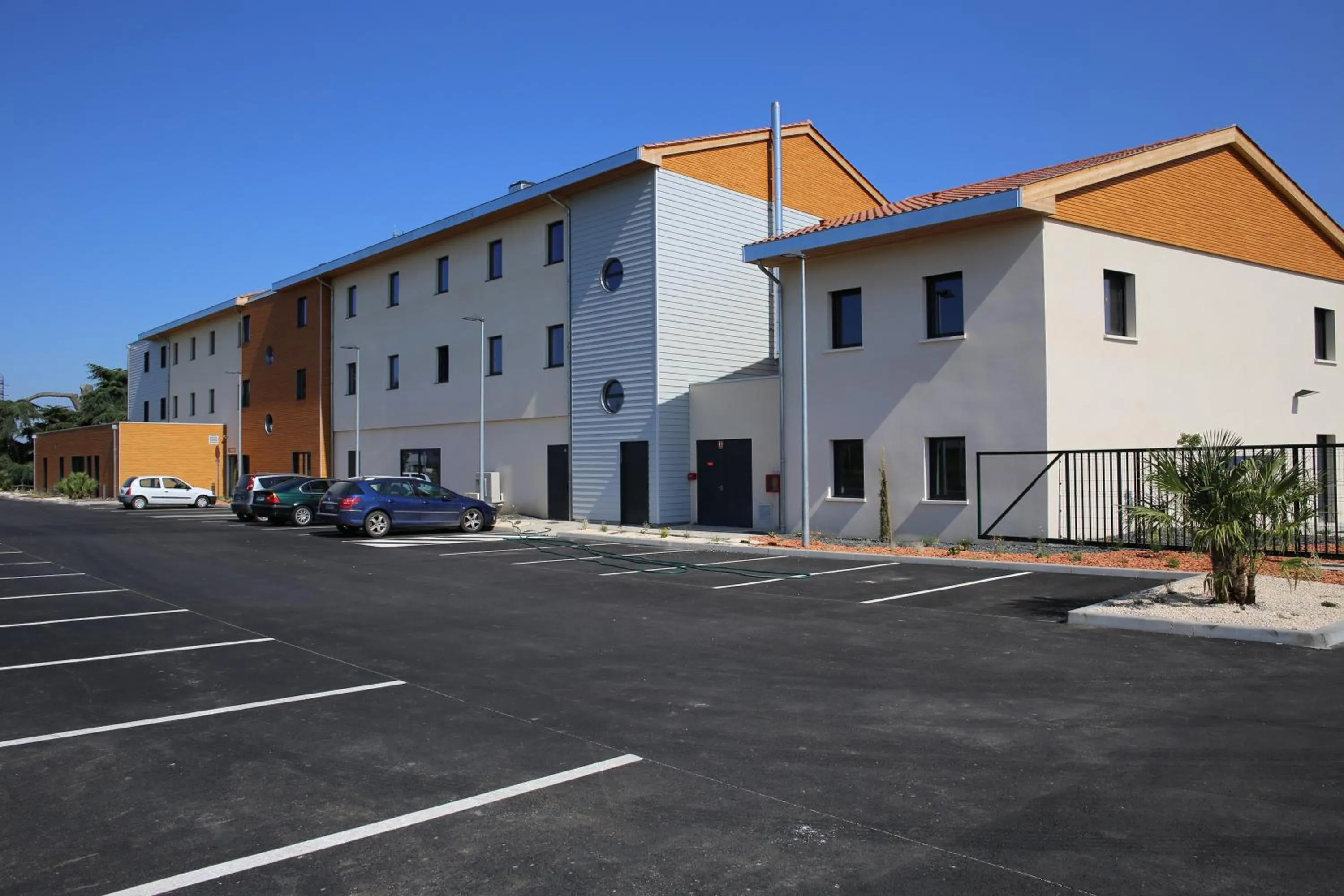 Facade/entrance in ibis styles Villeneuve Sur Lot