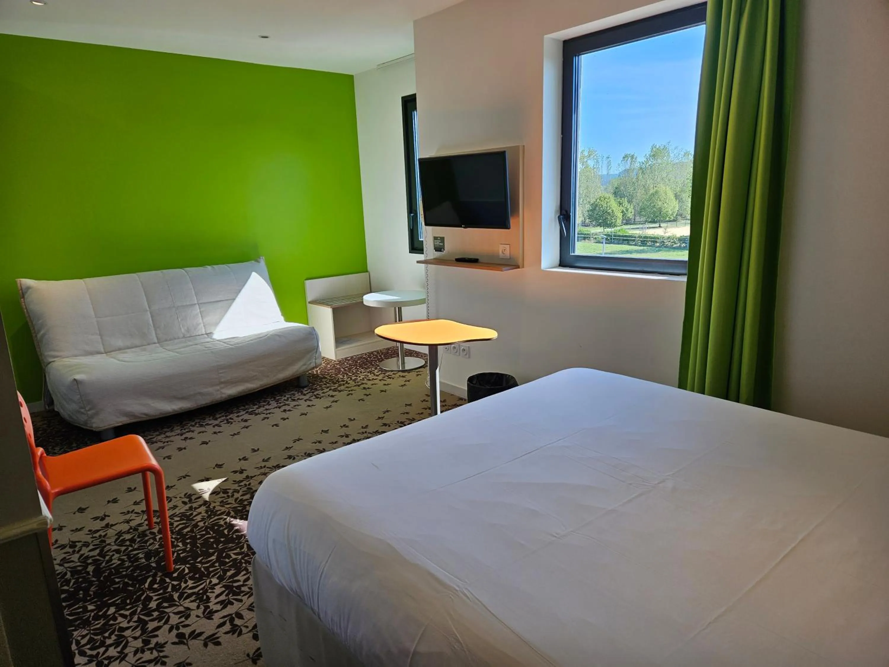 Bedroom, Bed in ibis styles Villeneuve Sur Lot
