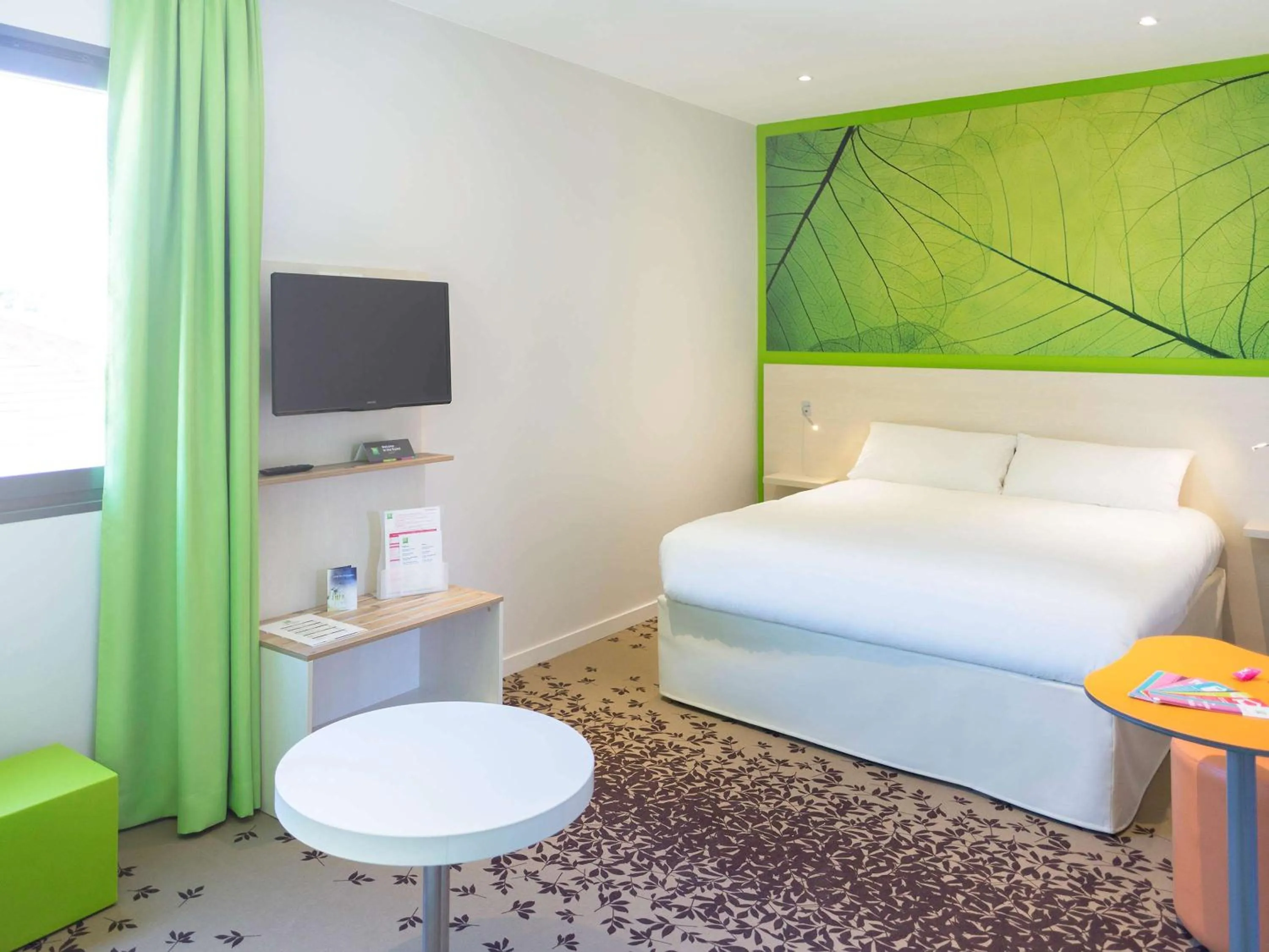 Property building, Bed in ibis styles Villeneuve Sur Lot