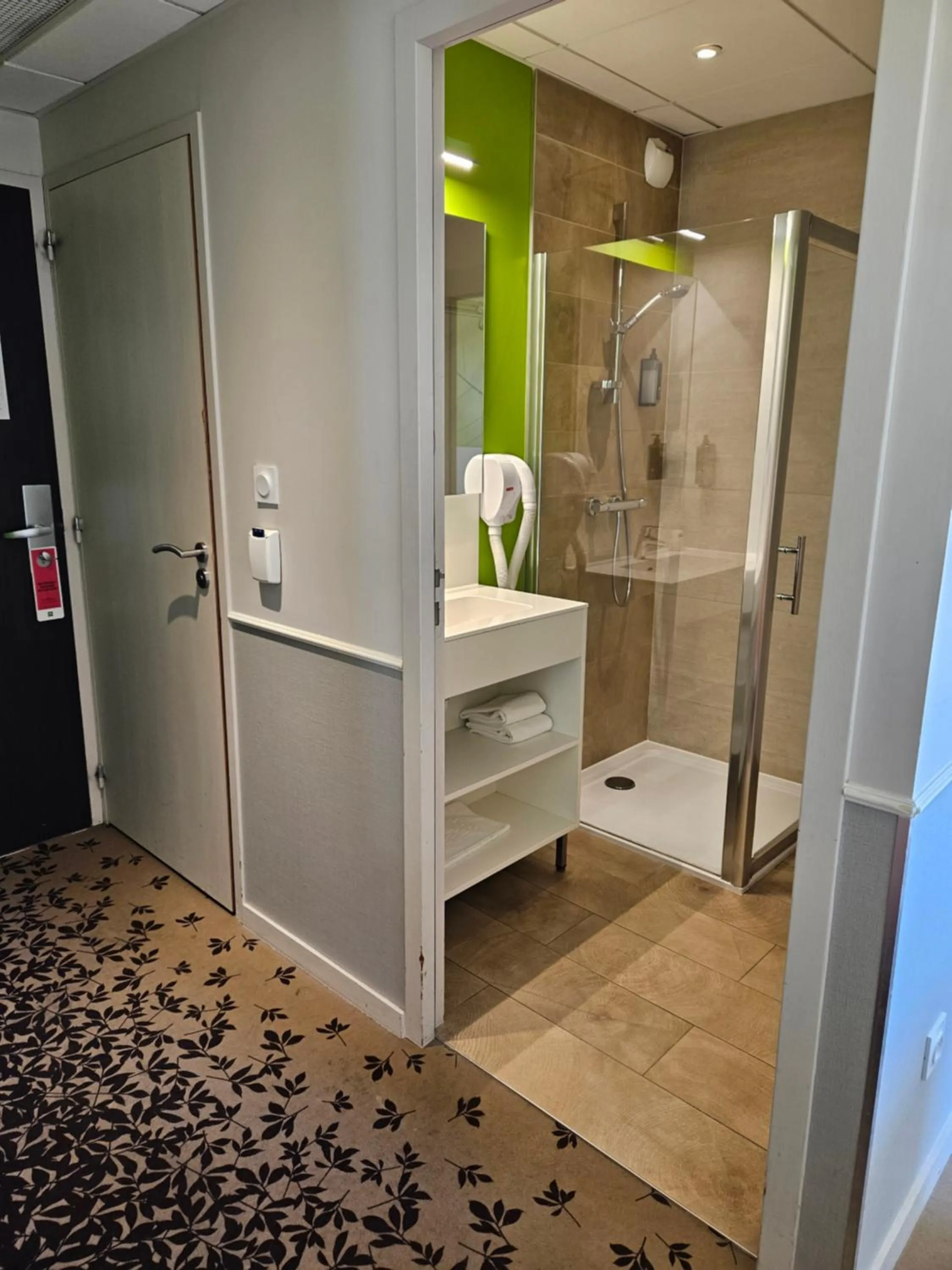 Bathroom in ibis styles Villeneuve Sur Lot