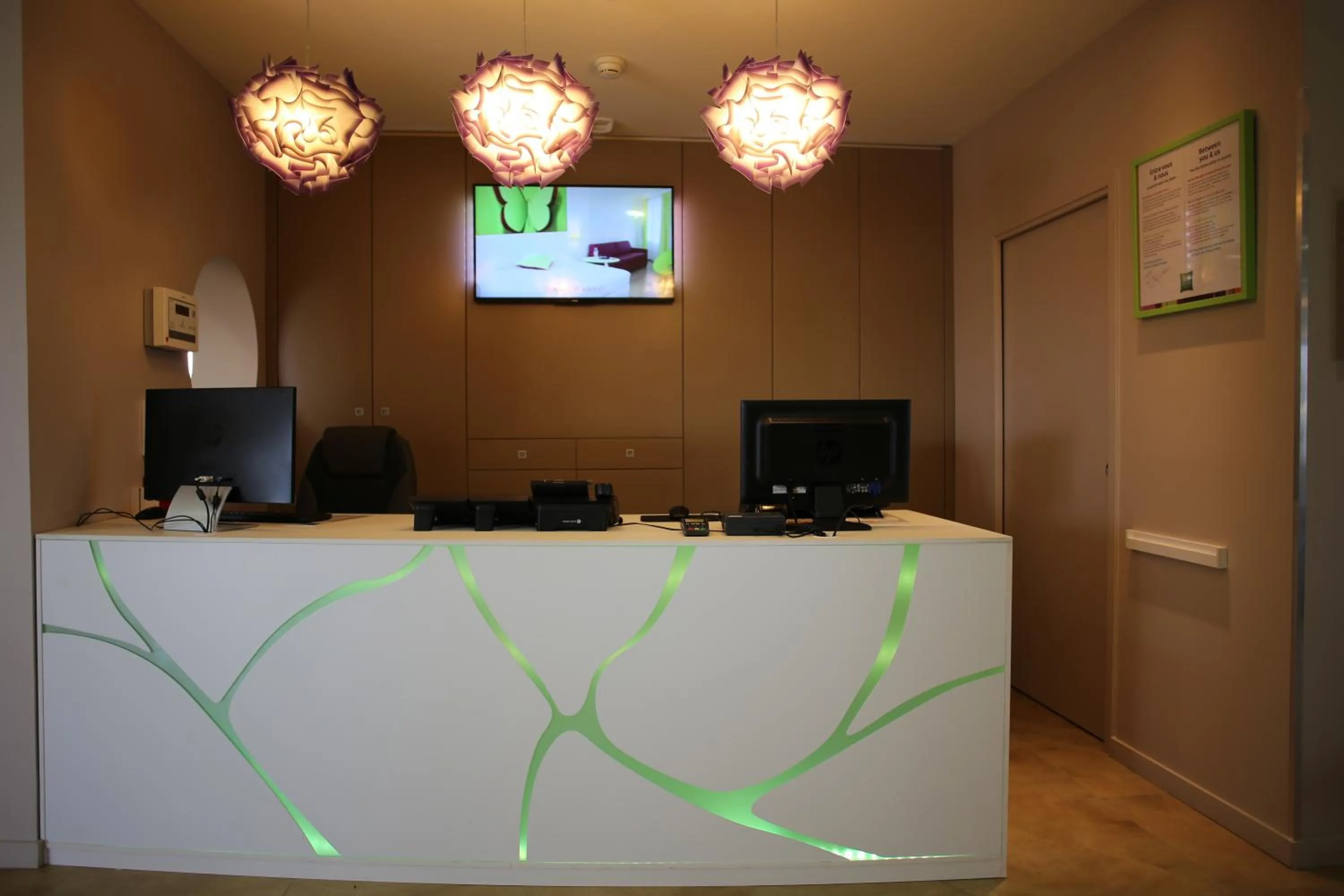 Lobby or reception in ibis styles Villeneuve Sur Lot