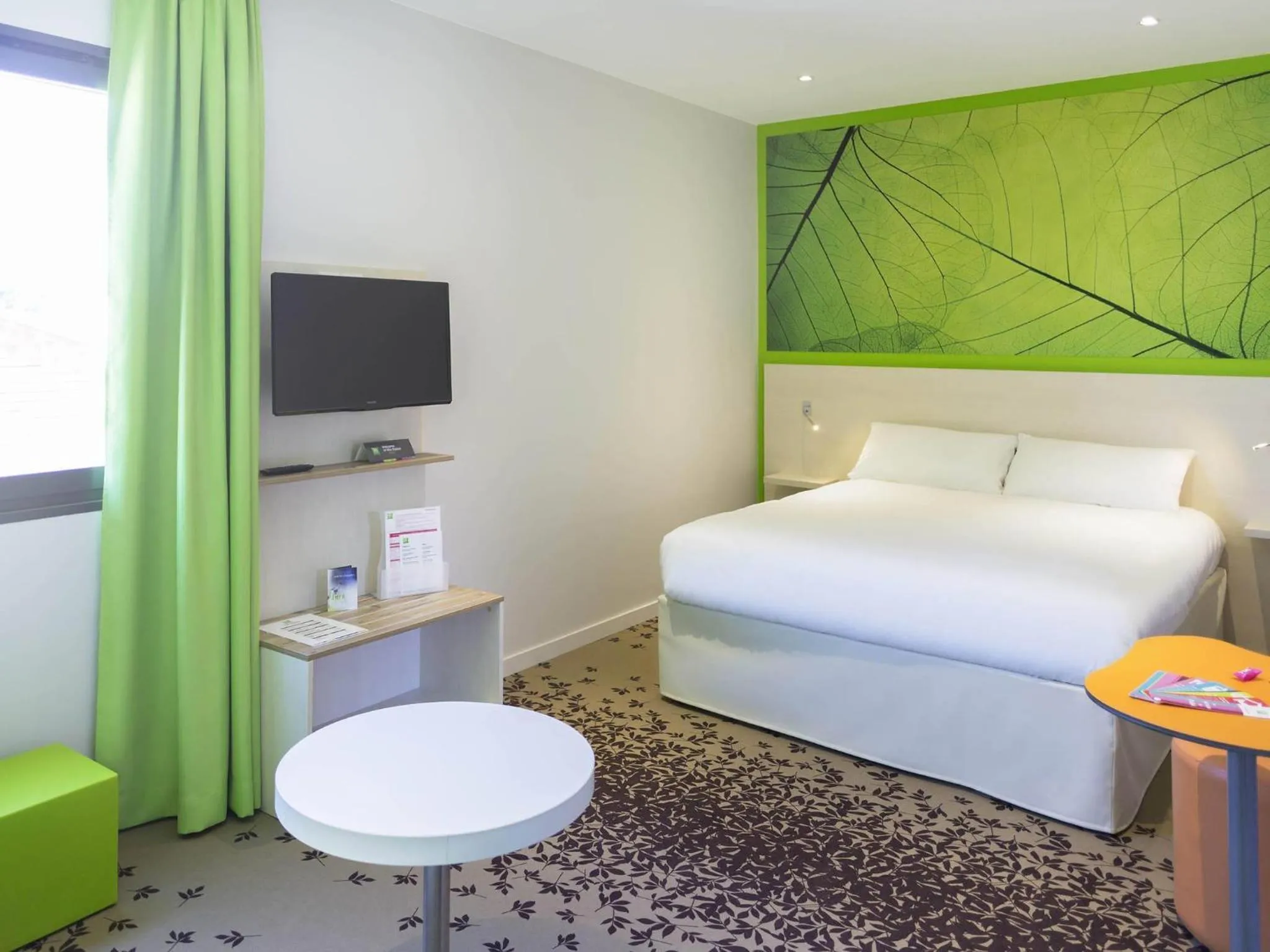 Property building, Bed in ibis styles Villeneuve Sur Lot