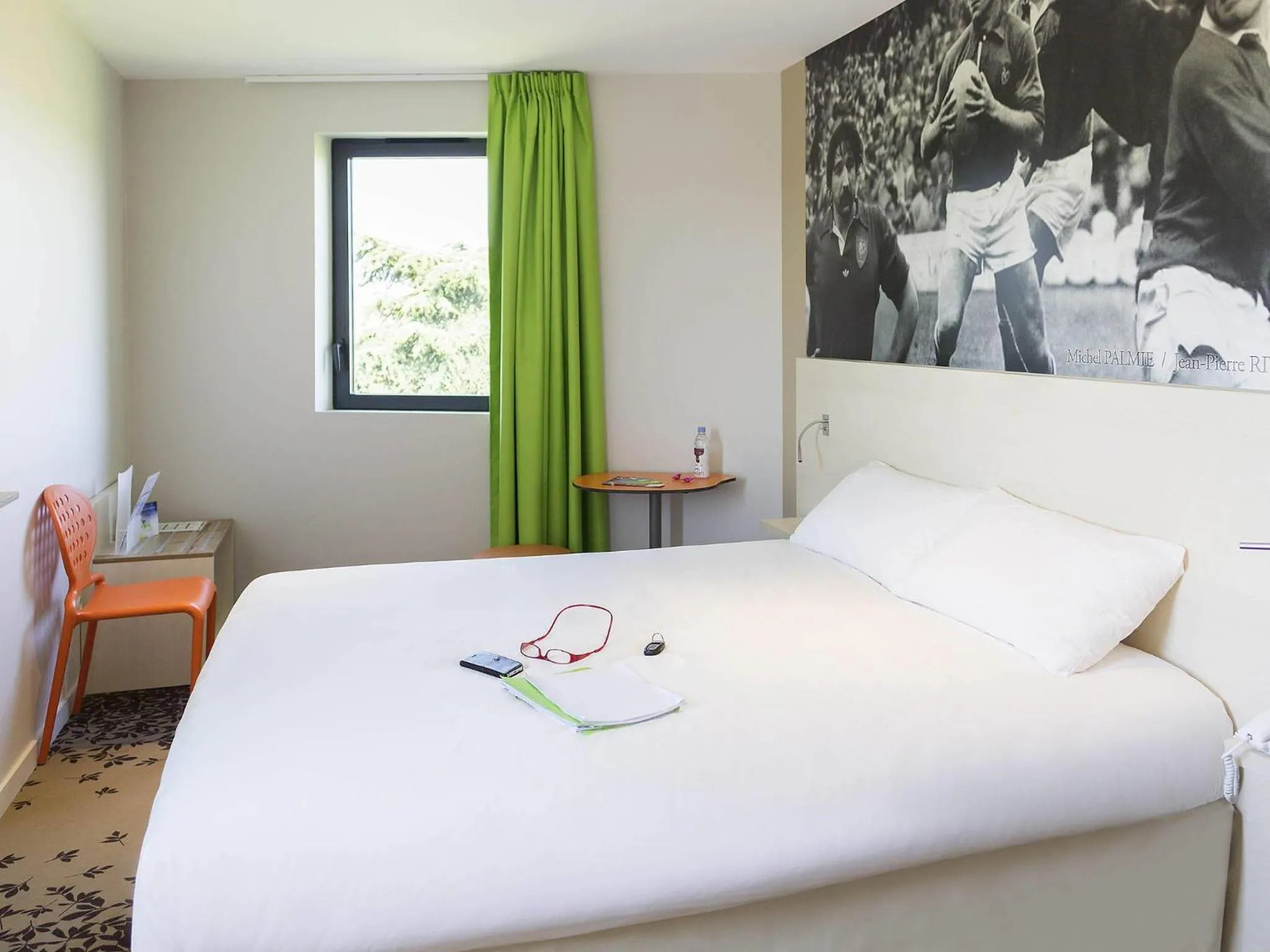 Bedroom, Bed in ibis styles Villeneuve Sur Lot