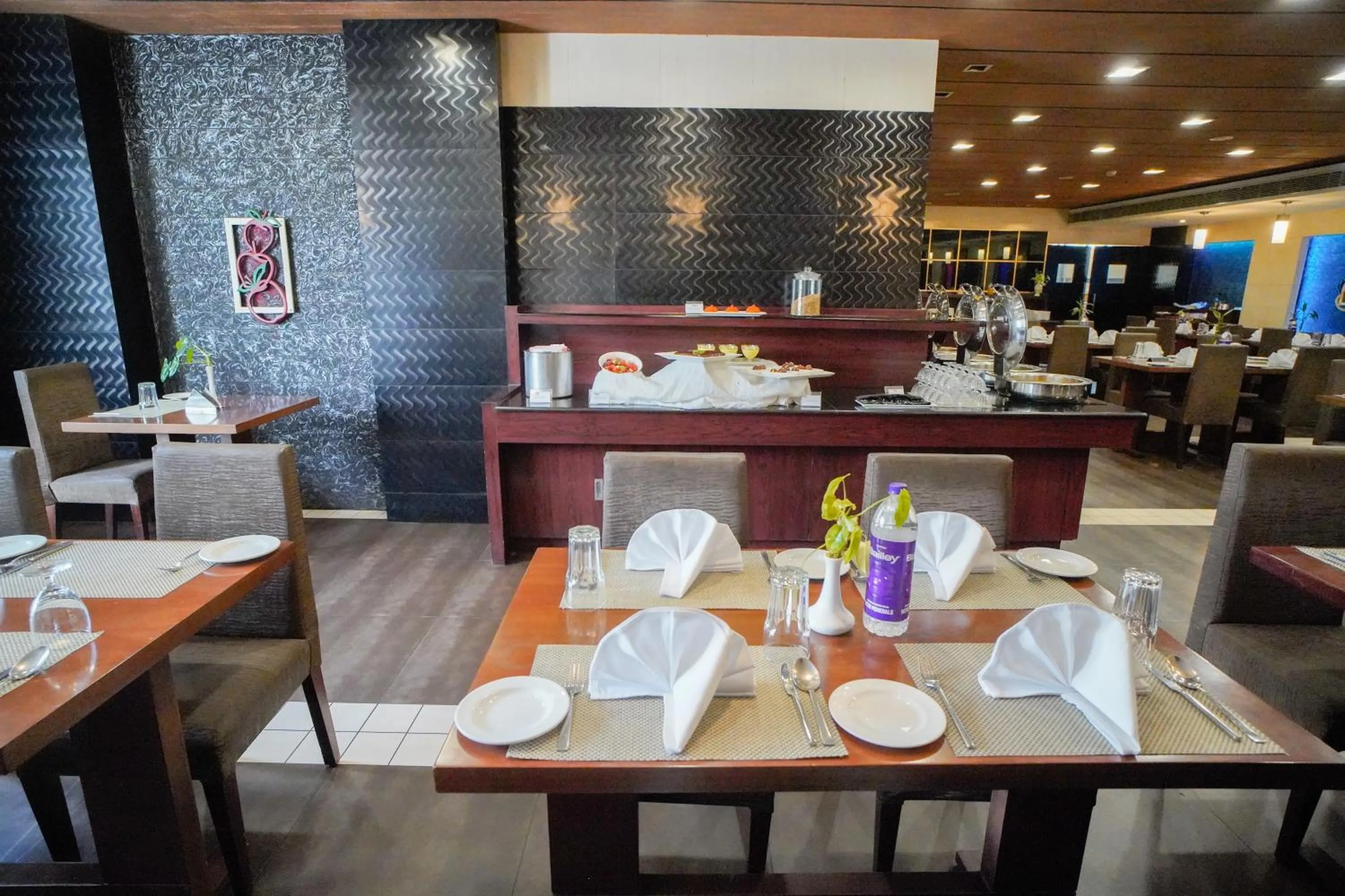 Restaurant/places to eat in Hotel Olive Eva