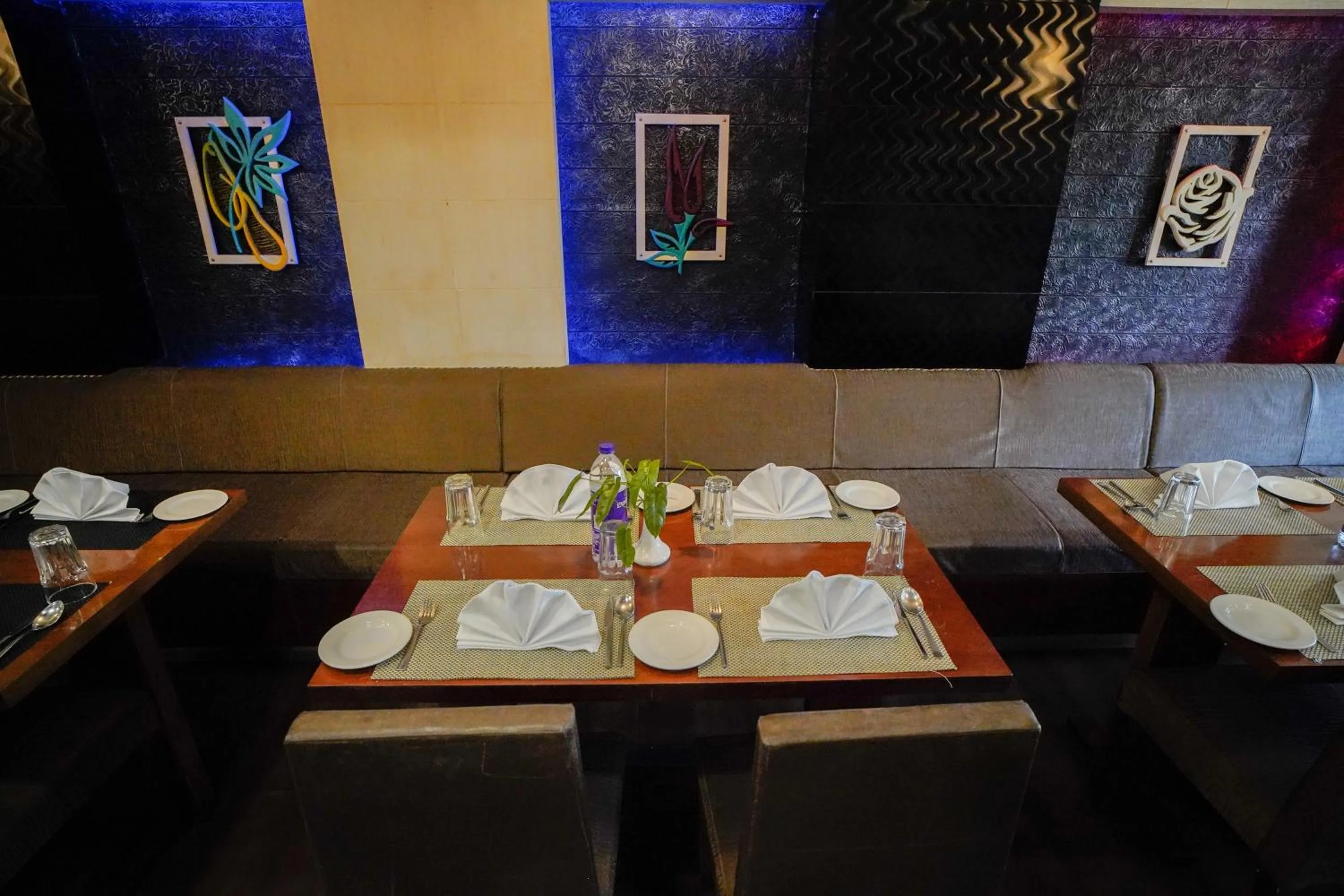 Restaurant/places to eat in Hotel Olive Eva