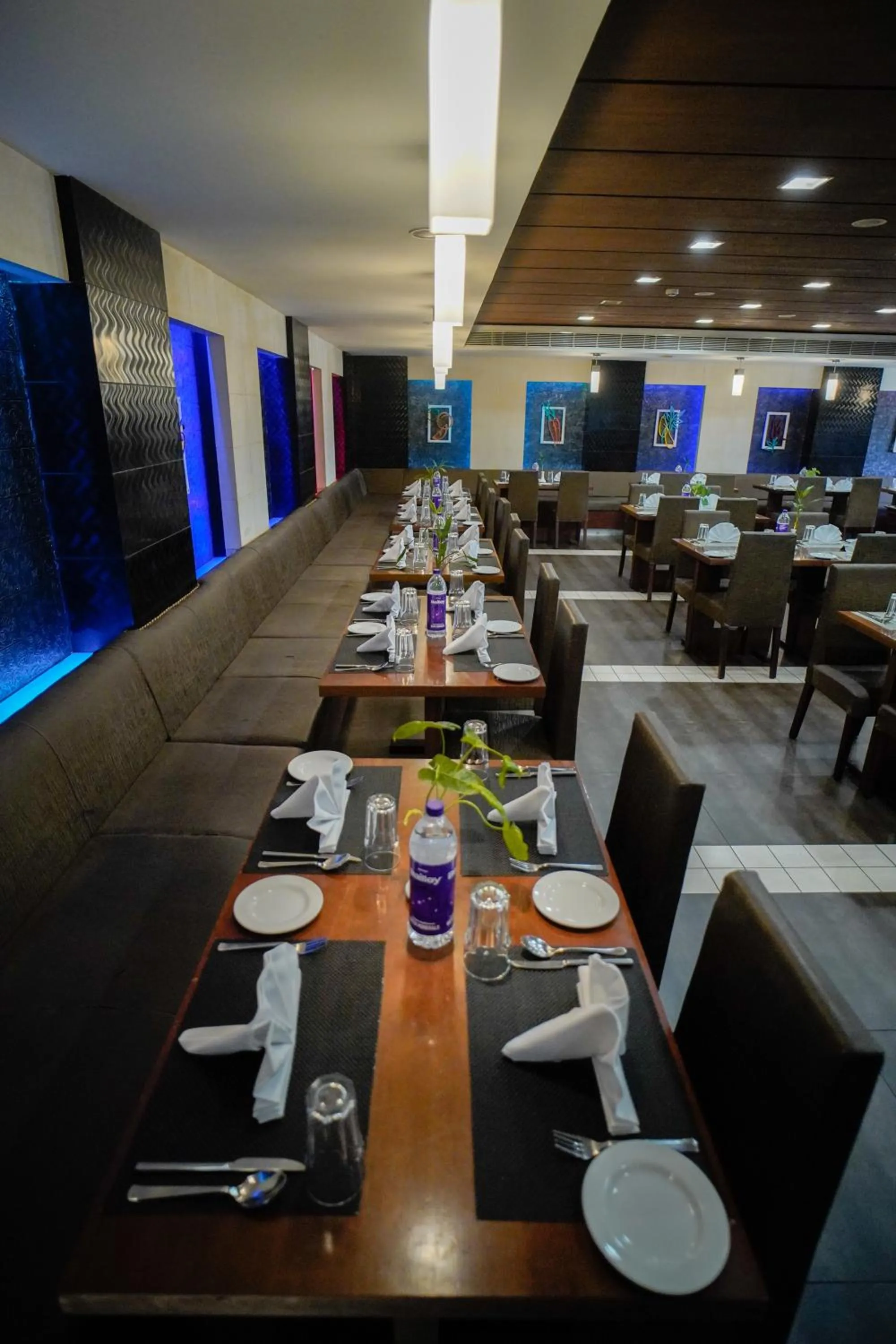 Restaurant/places to eat in Hotel Olive Eva