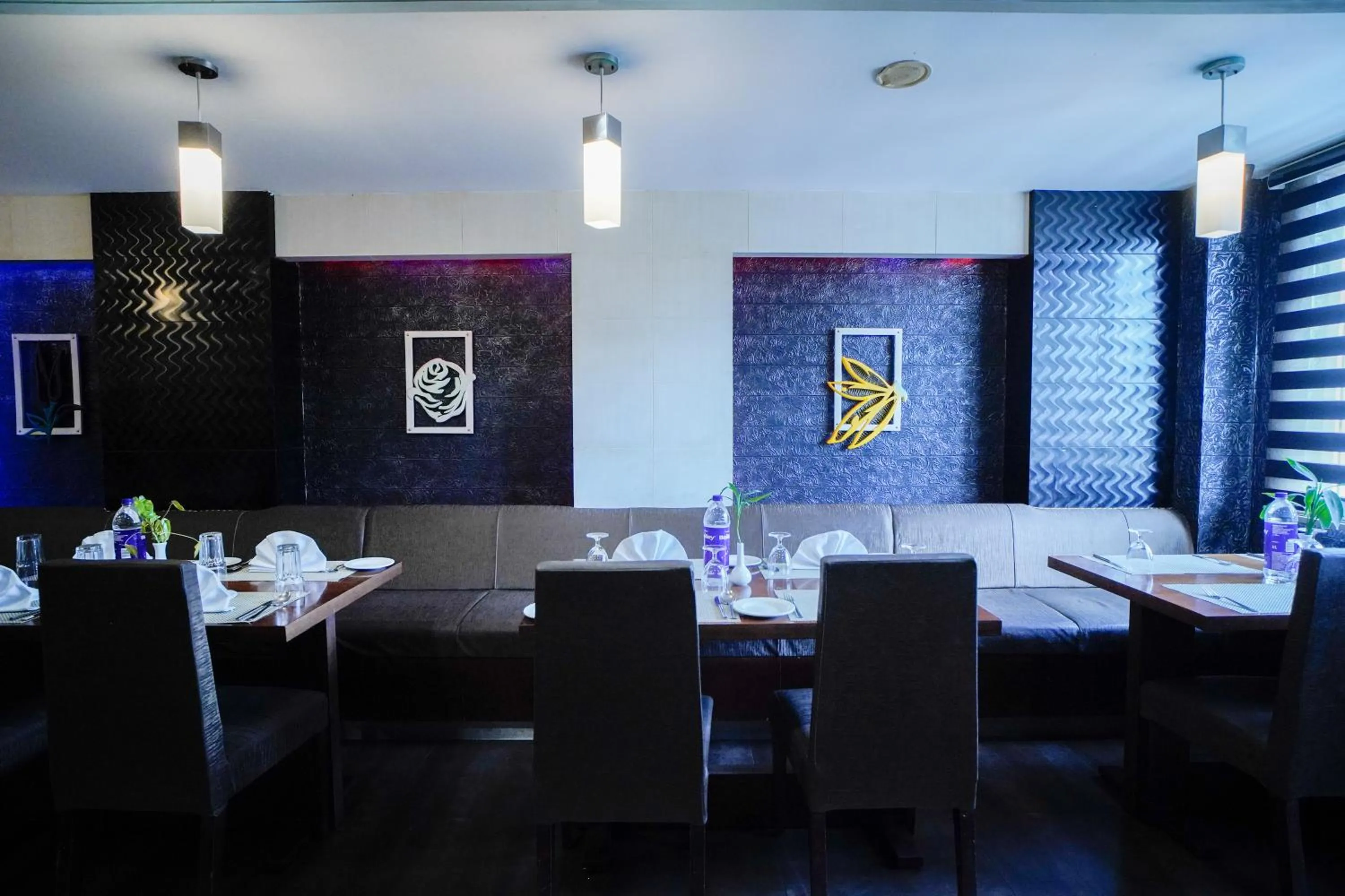 Restaurant/places to eat in Hotel Olive Eva